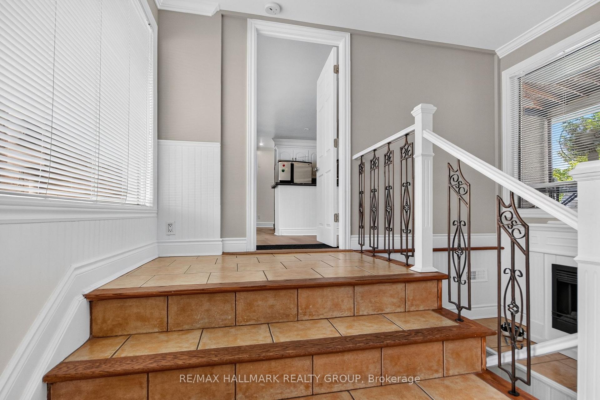 Photo 3 of 1125 Kenaston Street, Ottawa, Cyrville Rd./Industrial Park — HOMEH