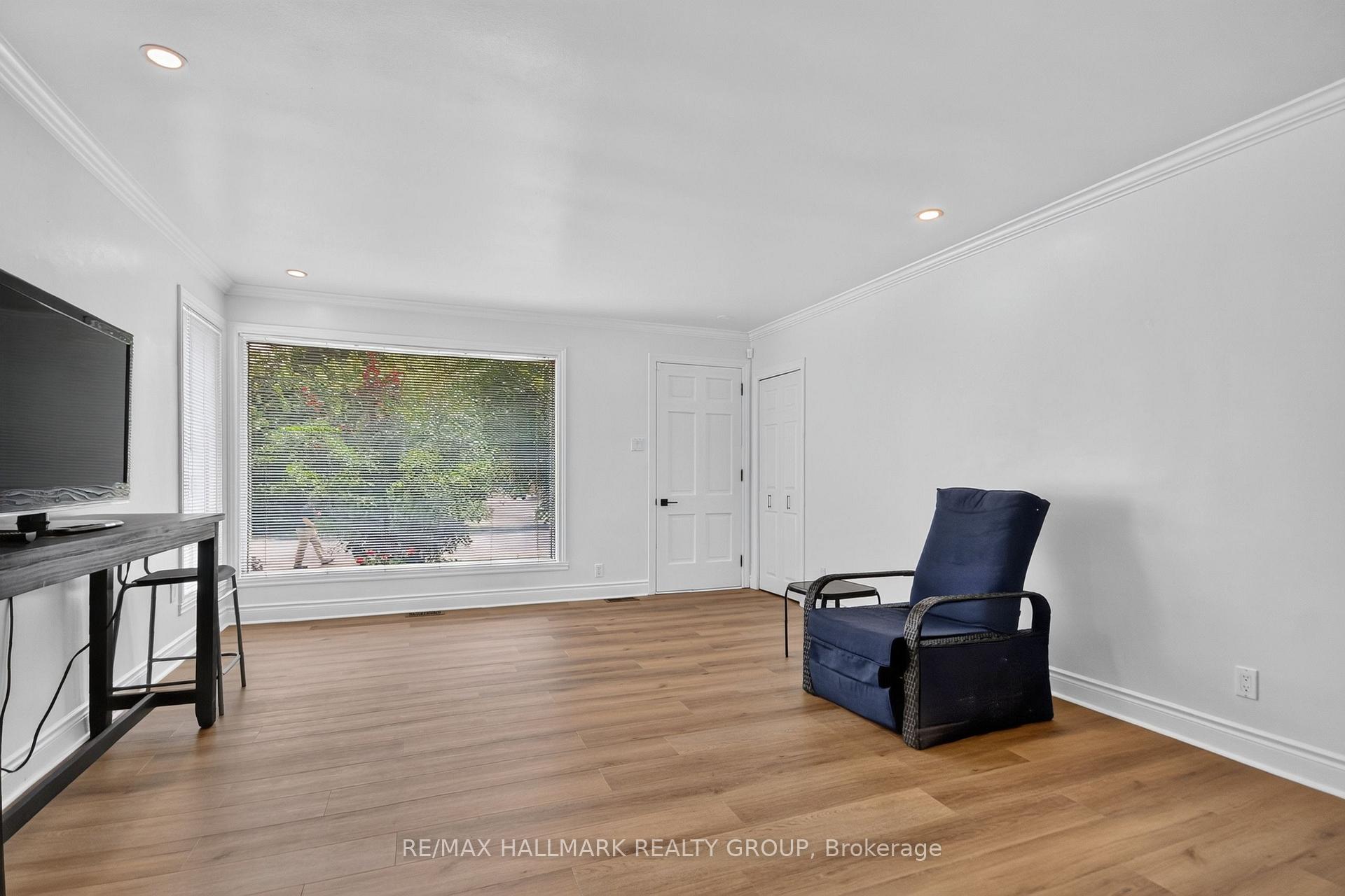 Photo 11 of 1125 Kenaston Street, Ottawa, Cyrville Rd./Industrial Park — HOMEH