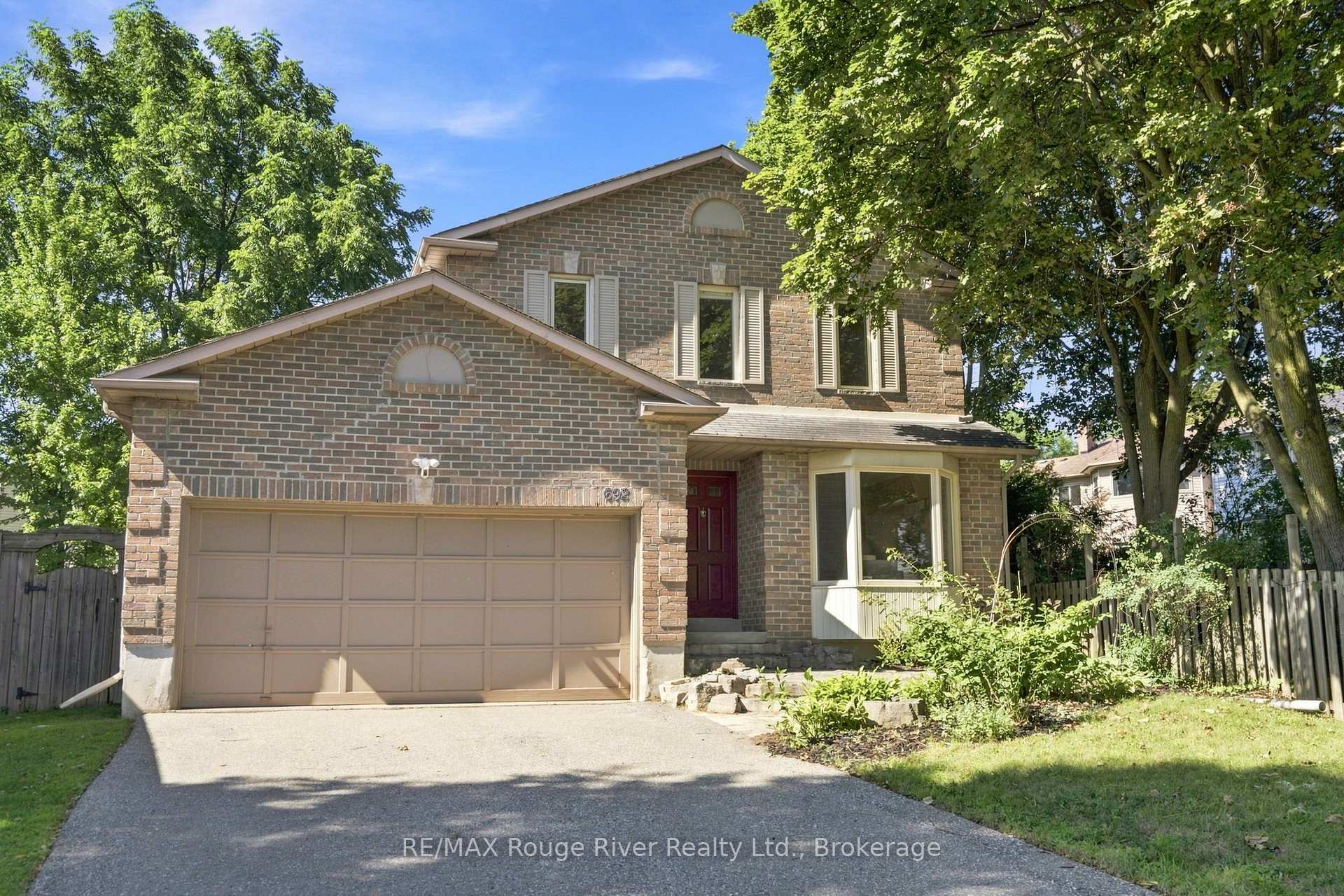Photo 1 of 692 Avery Court, Oshawa, Pinecrest — HOMEH