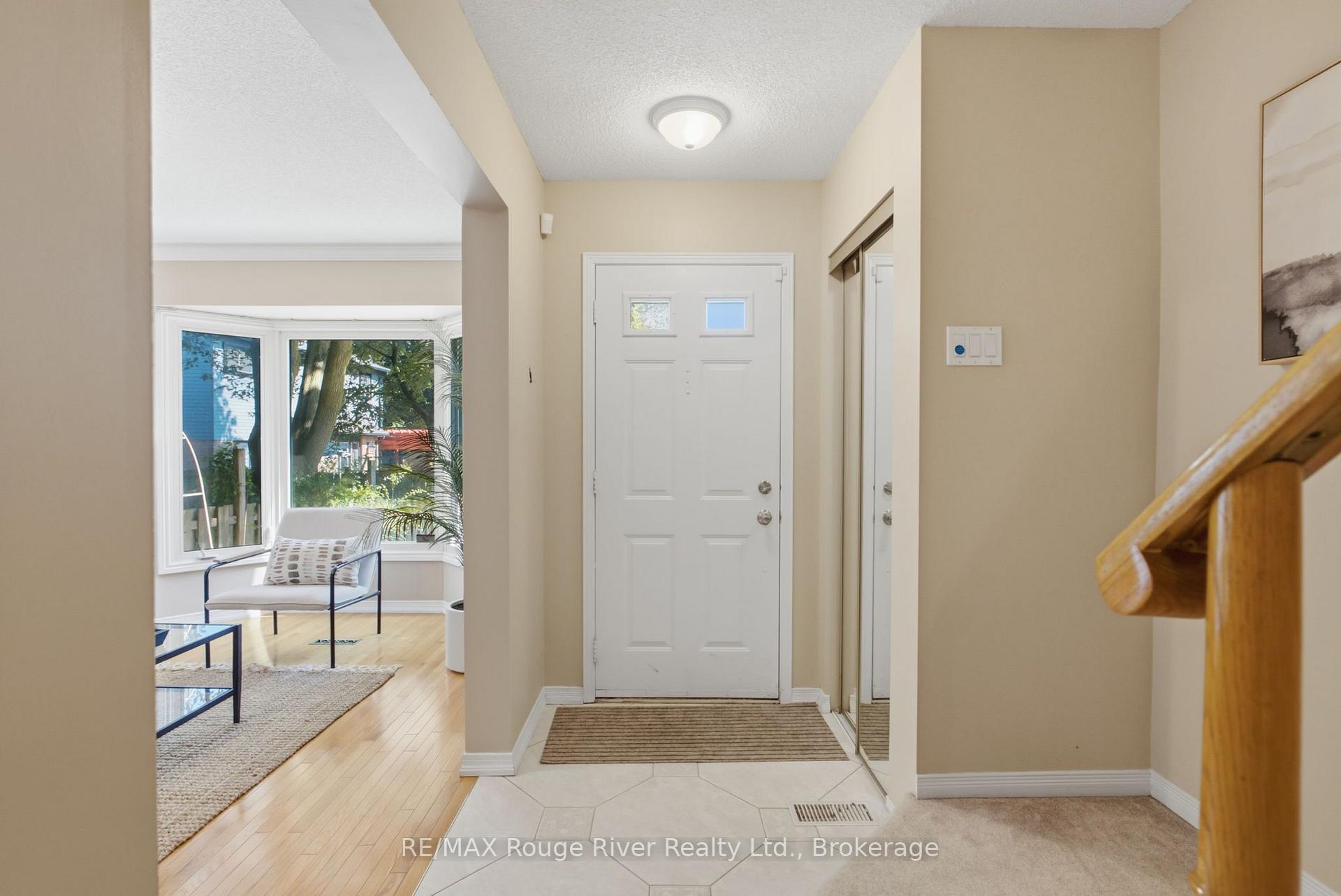 Photo 2 of 692 Avery Court, Oshawa, Pinecrest — HOMEH