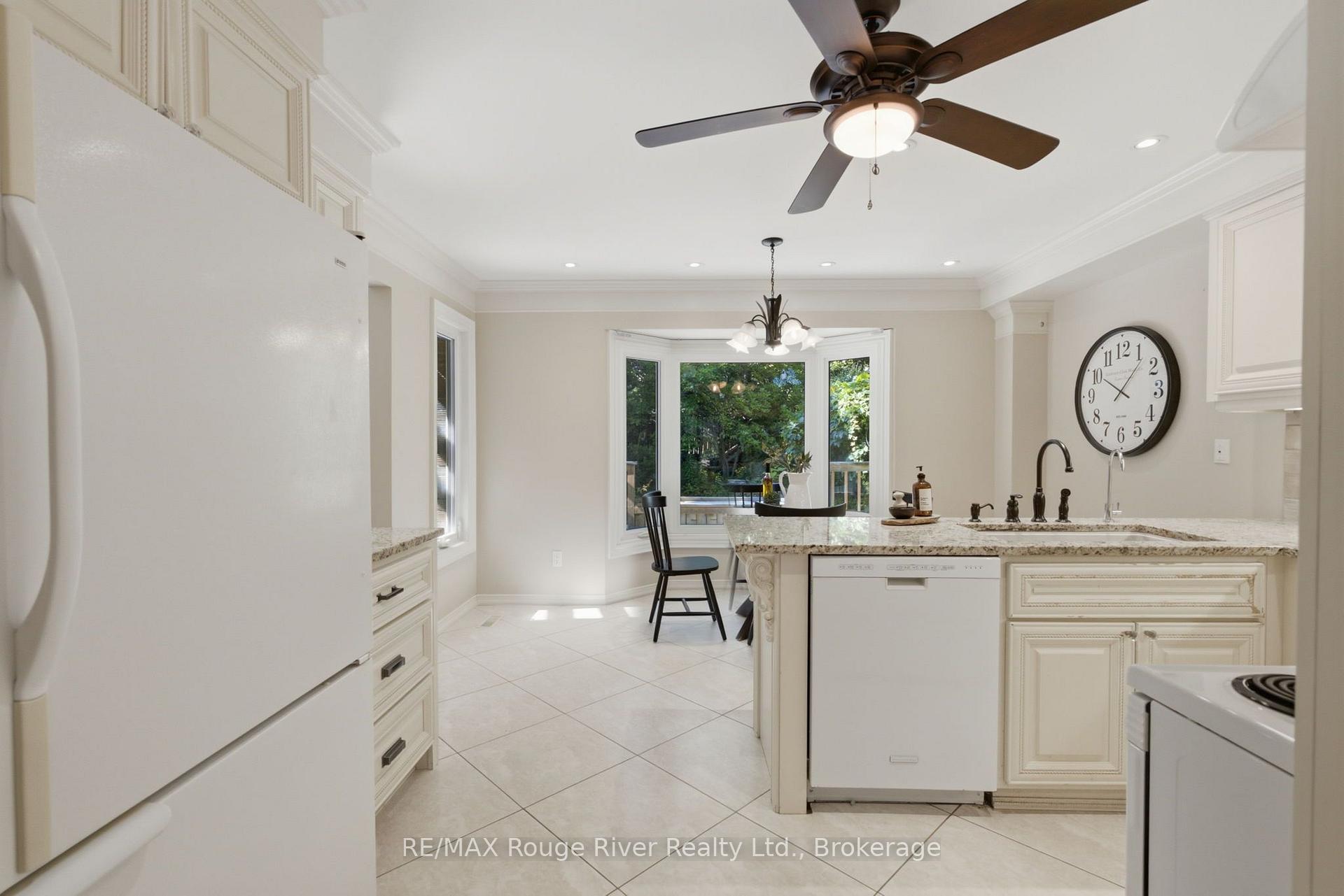Photo 10 of 692 Avery Court, Oshawa, Pinecrest — HOMEH