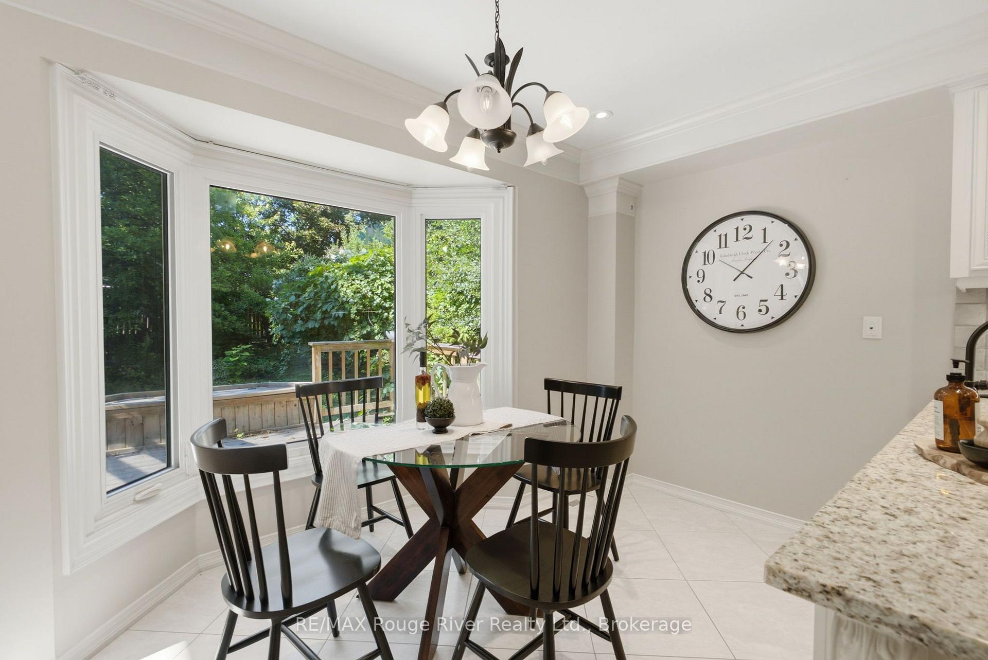 Photo 11 of 692 Avery Court, Oshawa, Pinecrest — HOMEH