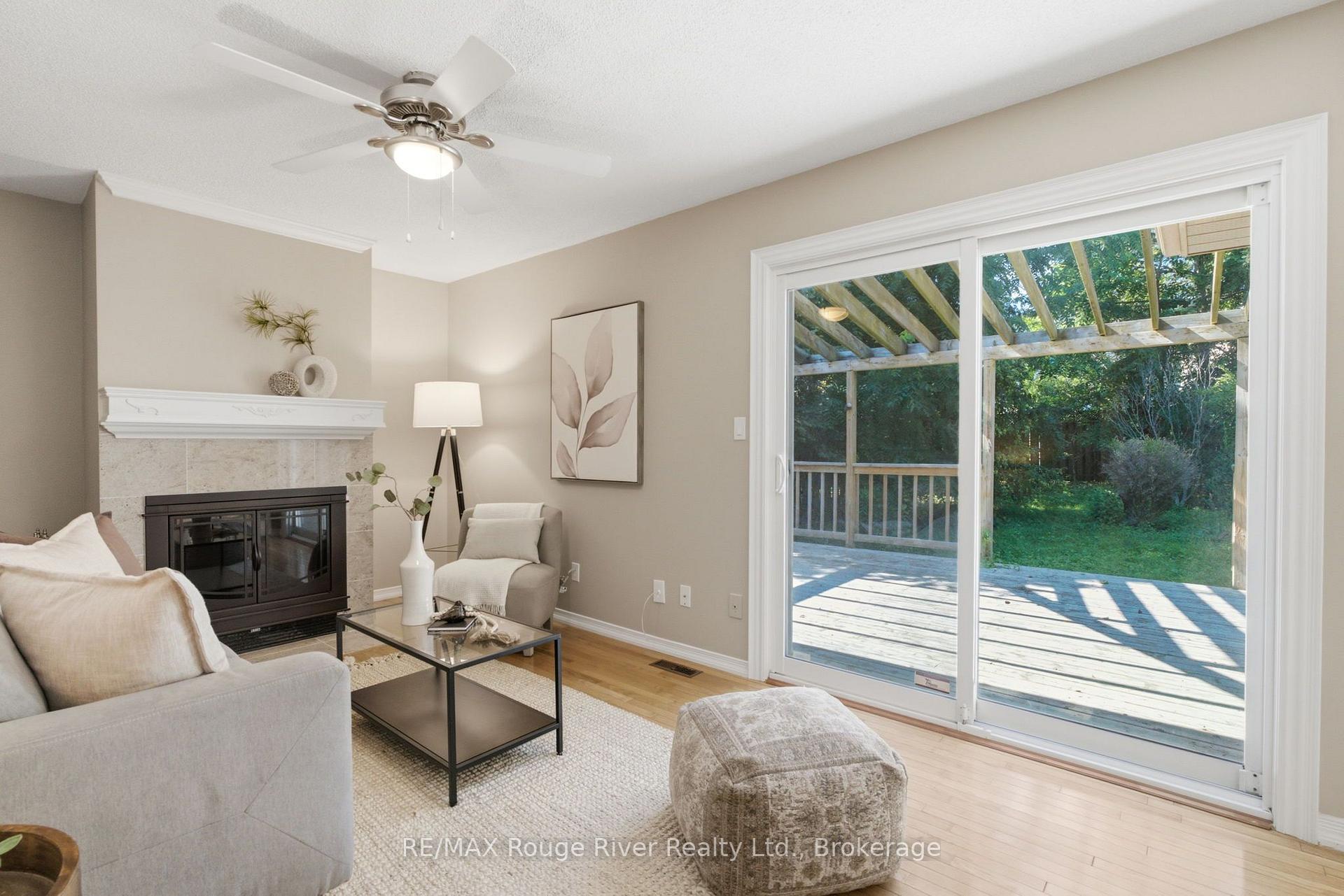 Photo 14 of 692 Avery Court, Oshawa, Pinecrest — HOMEH