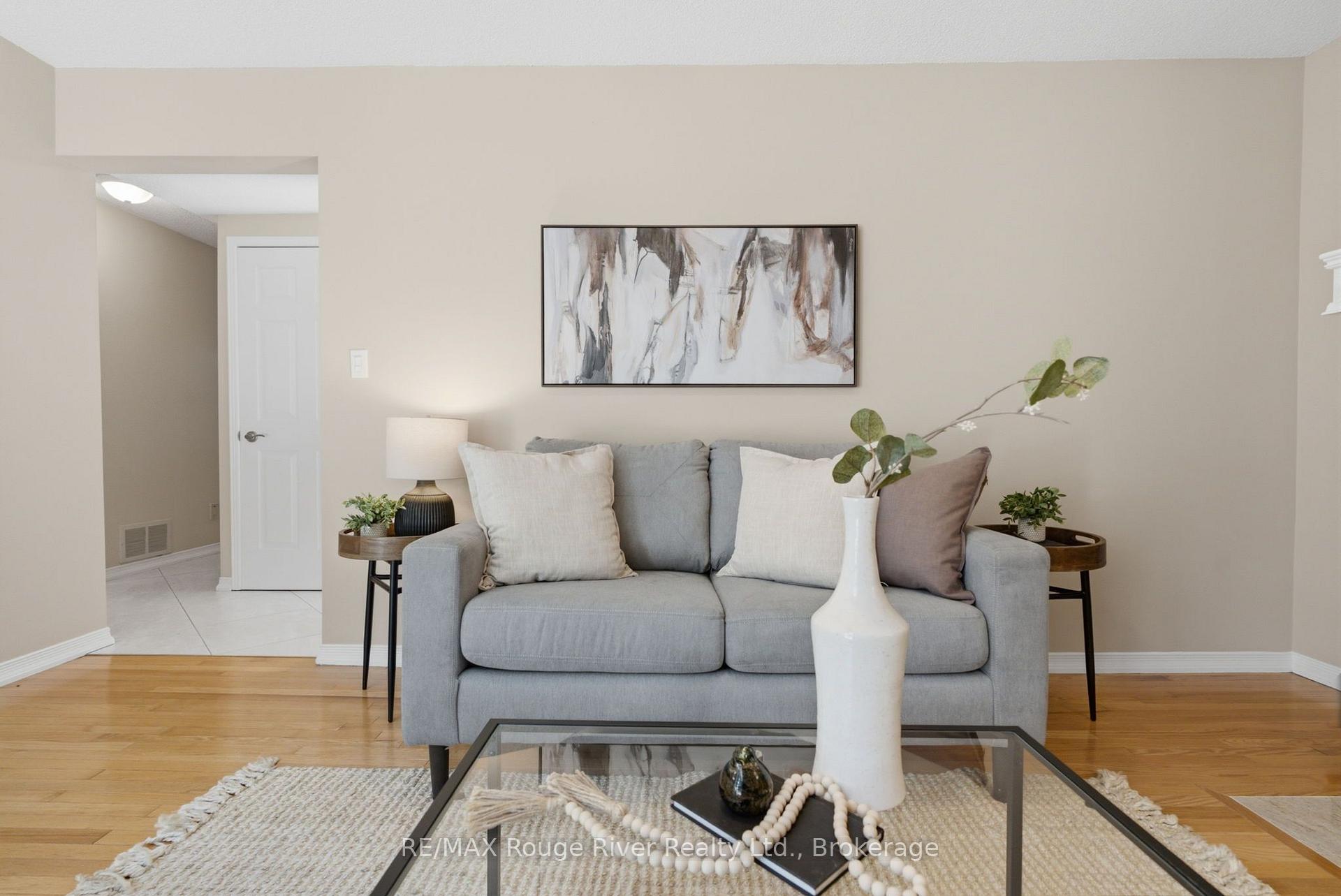 Photo 15 of 692 Avery Court, Oshawa, Pinecrest — HOMEH