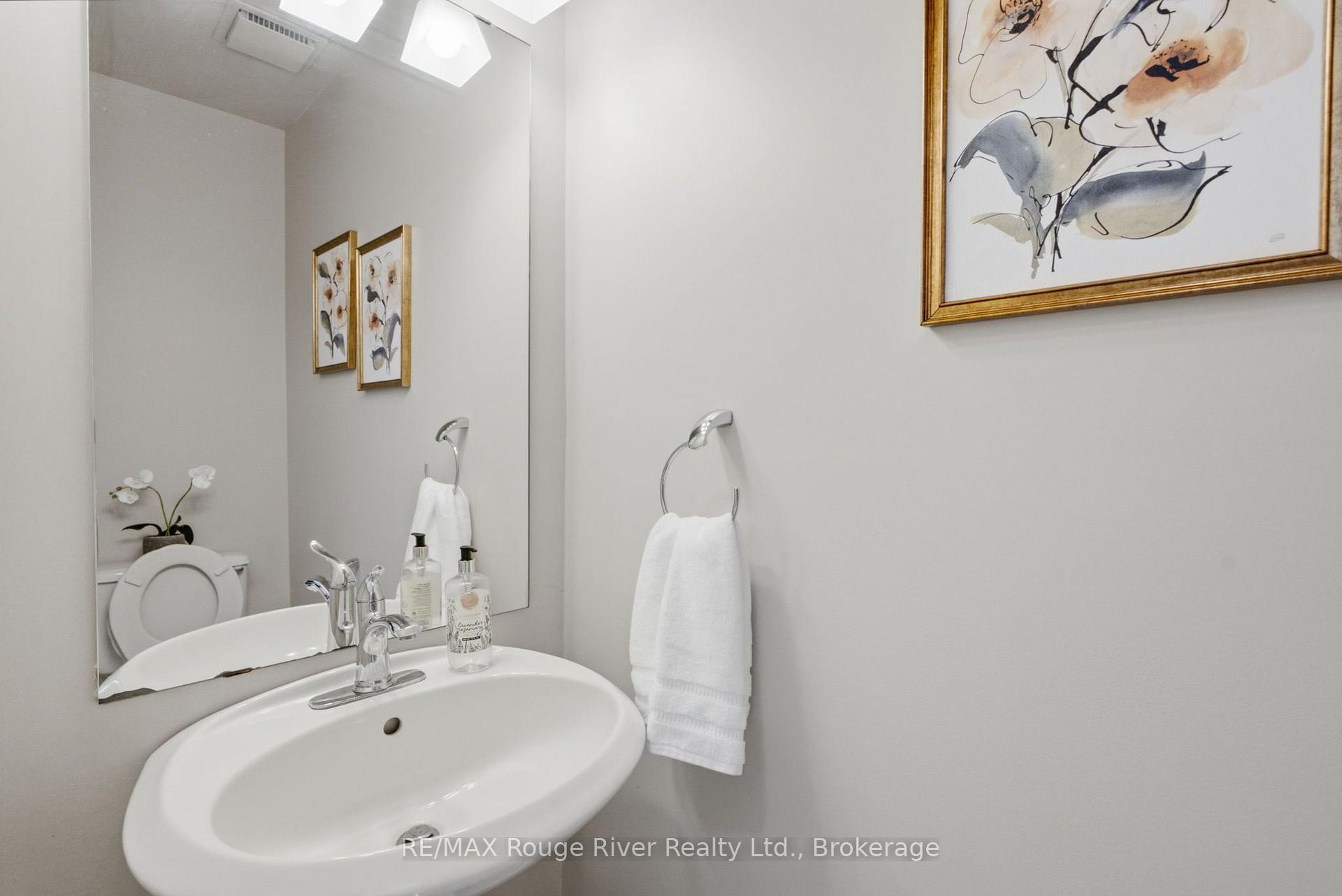 Photo 16 of 692 Avery Court, Oshawa, Pinecrest — HOMEH