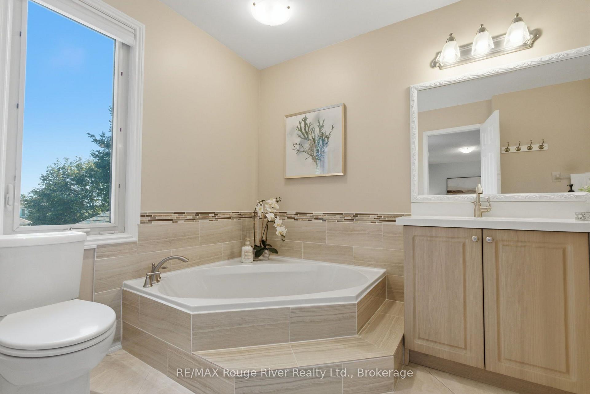 Photo 22 of 692 Avery Court, Oshawa, Pinecrest — HOMEH