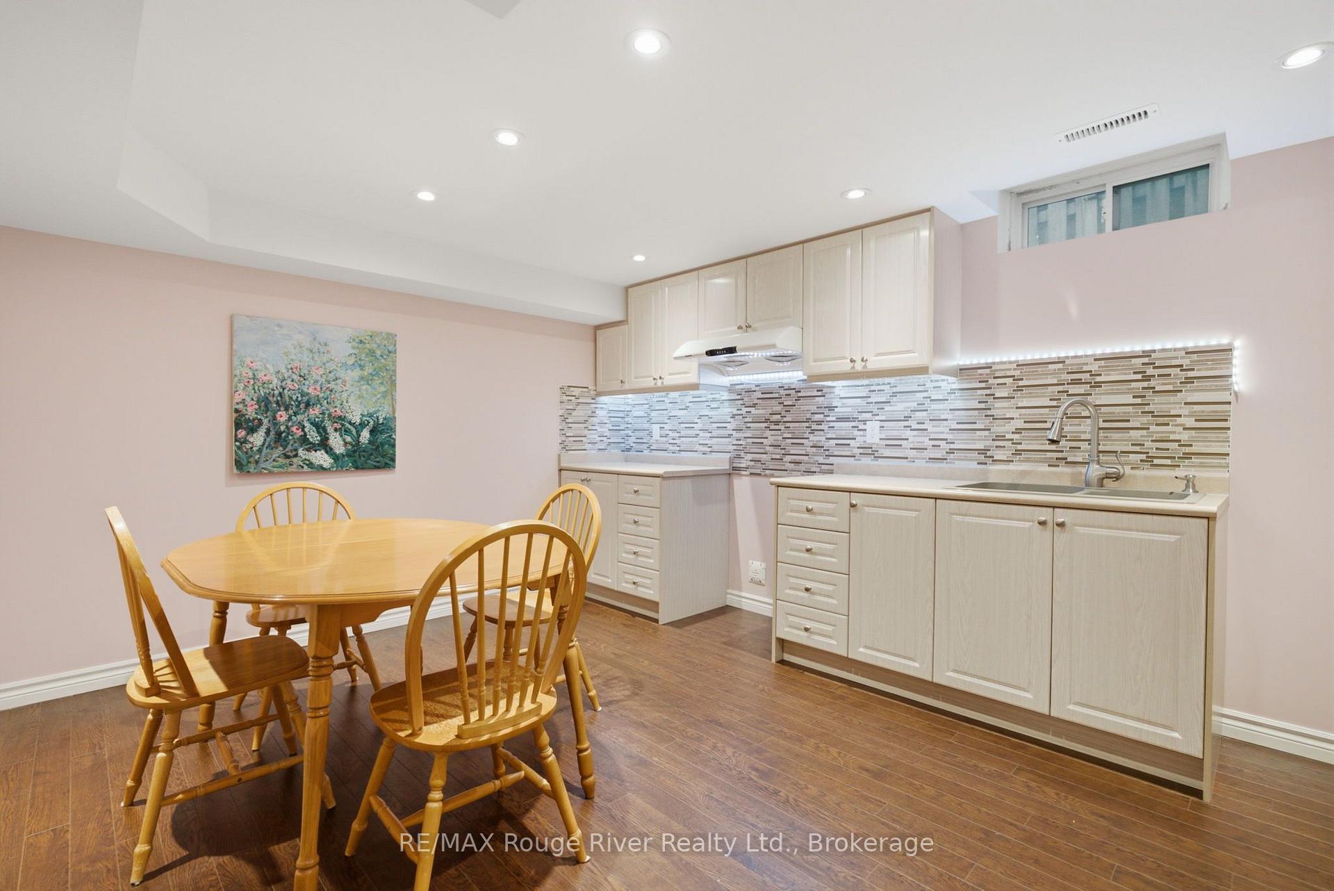 Photo 33 of 692 Avery Court, Oshawa, Pinecrest — HOMEH