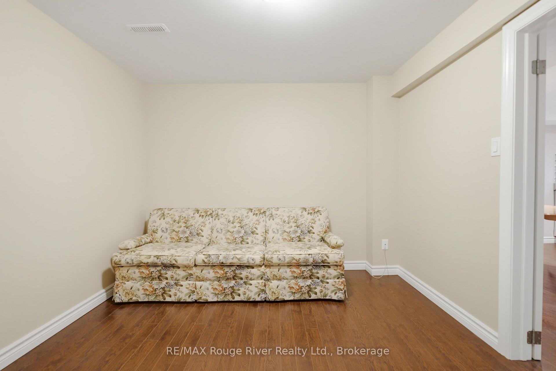 Photo 35 of 692 Avery Court, Oshawa, Pinecrest — HOMEH