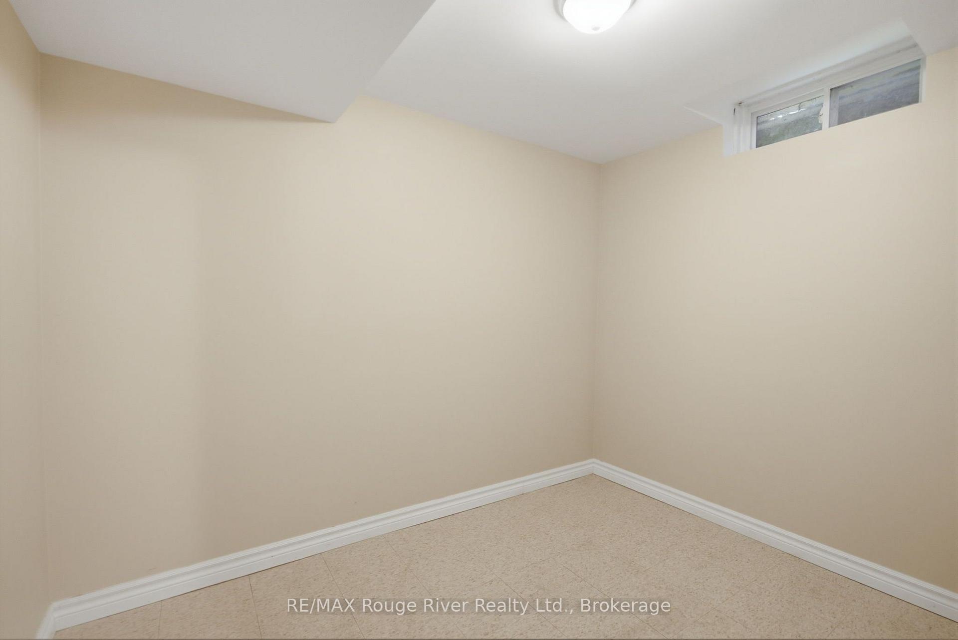 Photo 38 of 692 Avery Court, Oshawa, Pinecrest — HOMEH