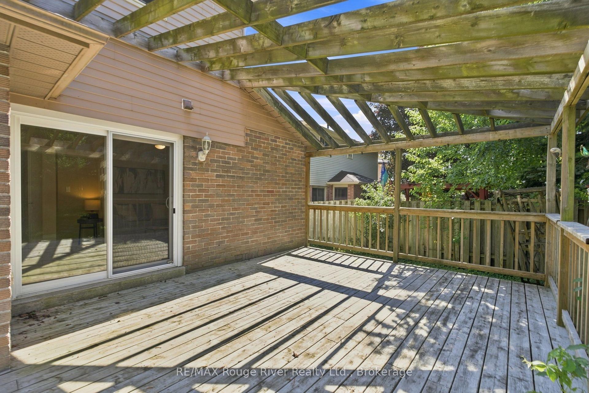 Photo 40 of 692 Avery Court, Oshawa, Pinecrest — HOMEH