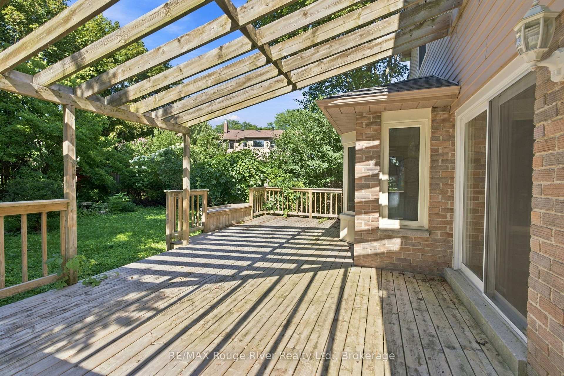Photo 41 of 692 Avery Court, Oshawa, Pinecrest — HOMEH