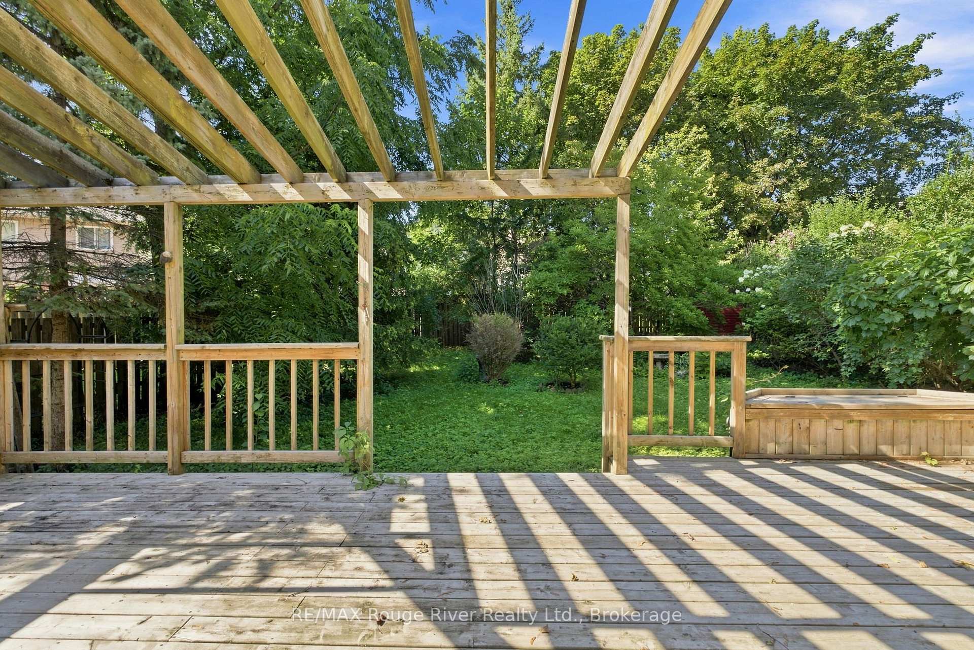 Photo 42 of 692 Avery Court, Oshawa, Pinecrest — HOMEH