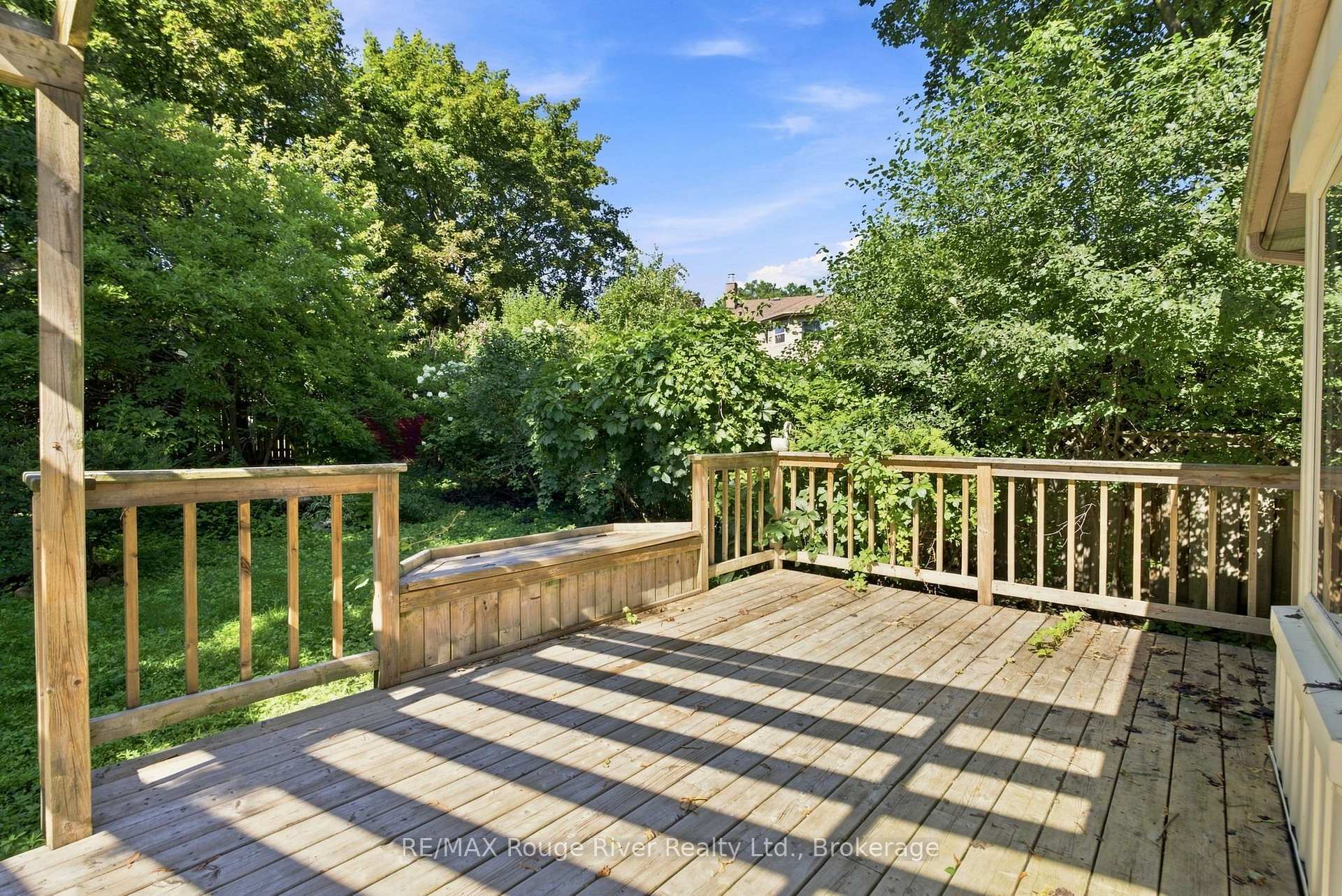 Photo 44 of 692 Avery Court, Oshawa, Pinecrest — HOMEH
