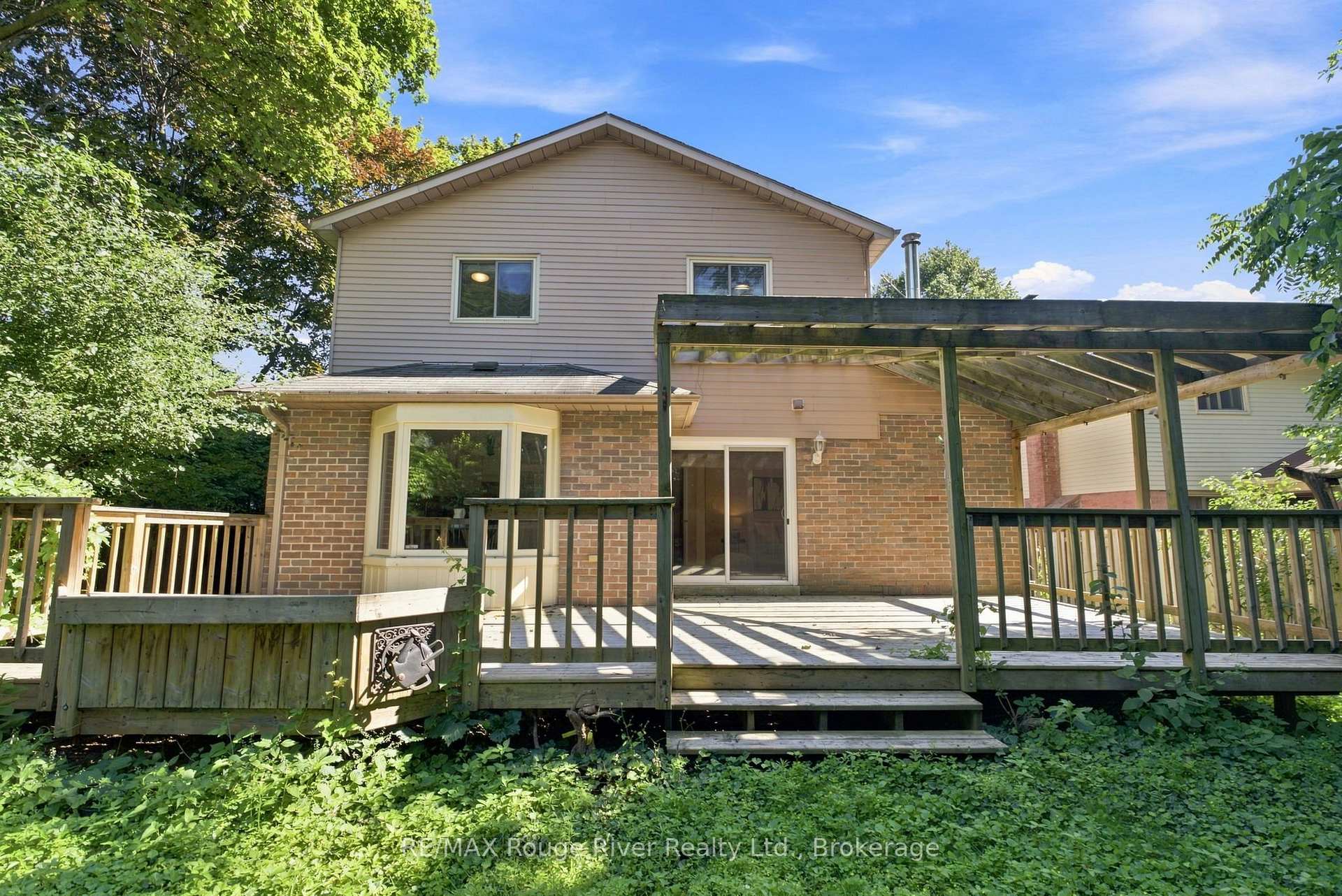 Photo 45 of 692 Avery Court, Oshawa, Pinecrest — HOMEH