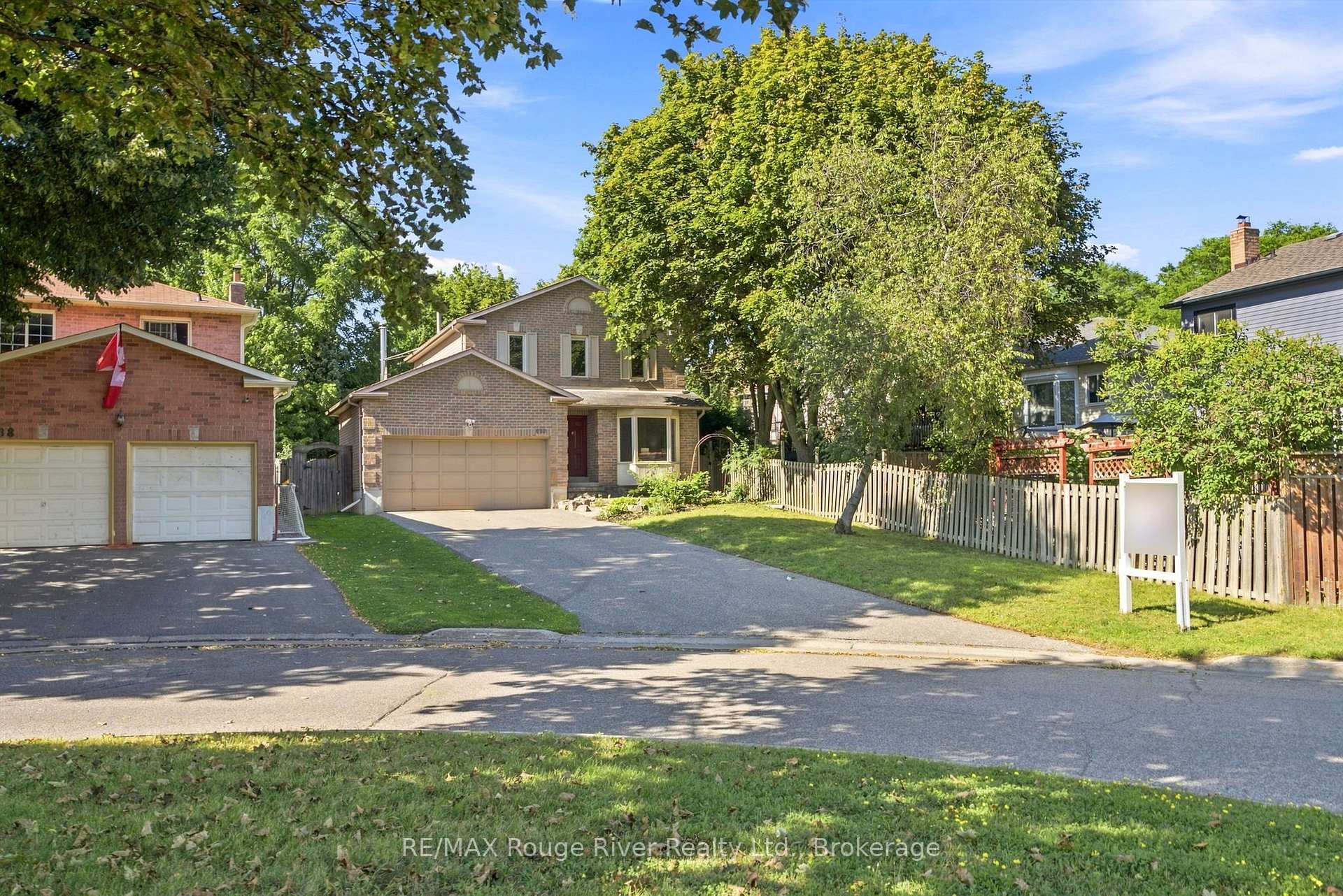 Photo 46 of 692 Avery Court, Oshawa, Pinecrest — HOMEH