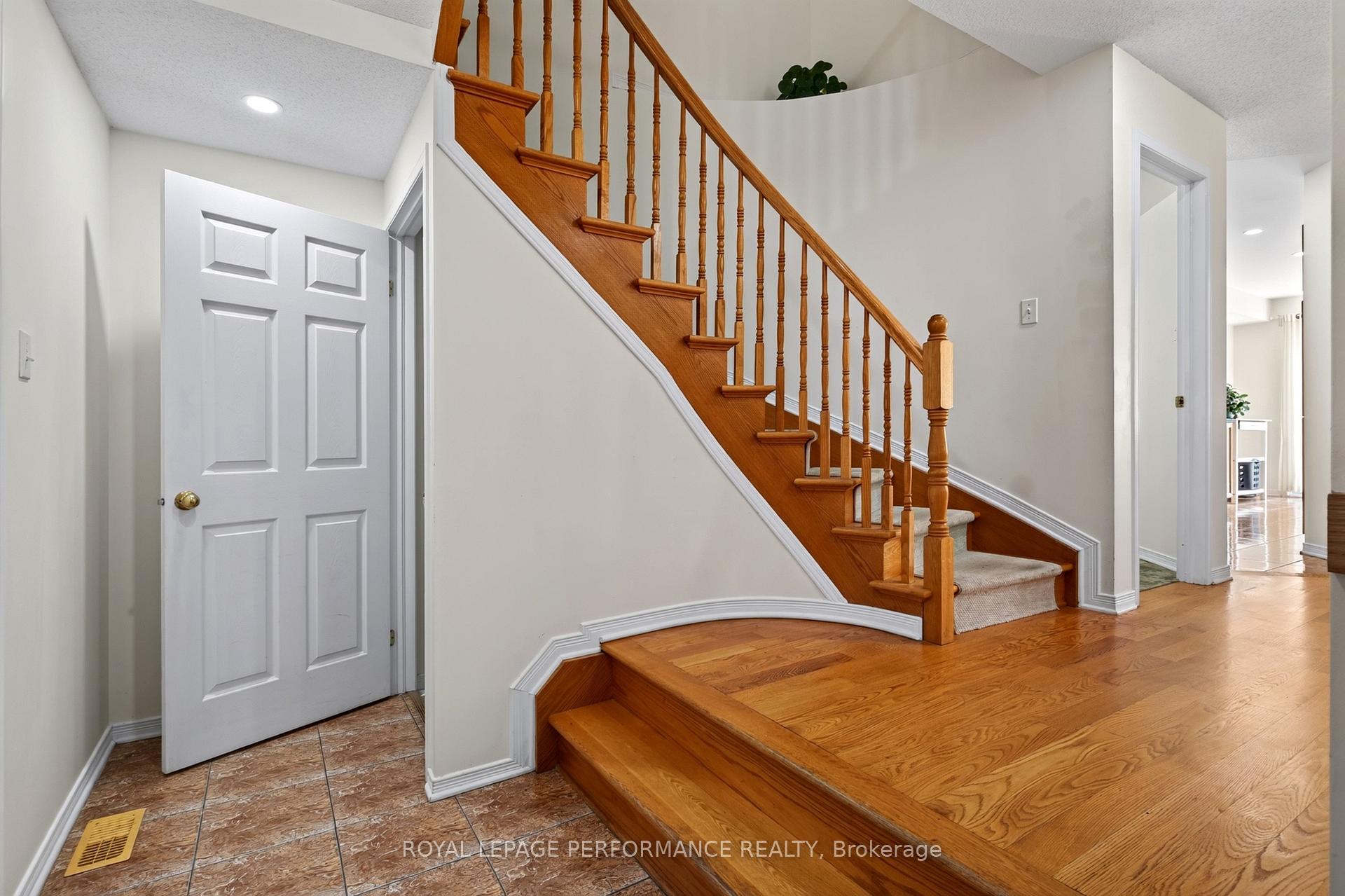 Photo 4 of 172 Carwood Circle, Ottawa, Carson Meadows — HOMEH