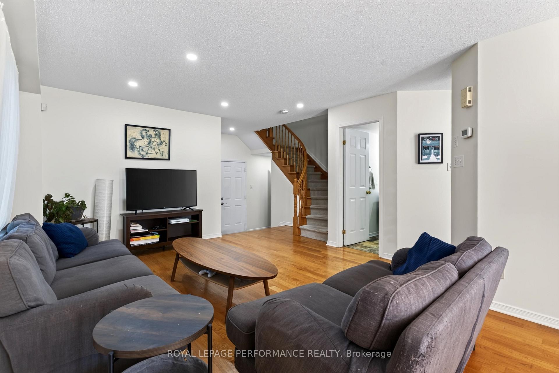 Photo 8 of 172 Carwood Circle, Ottawa, Carson Meadows — HOMEH
