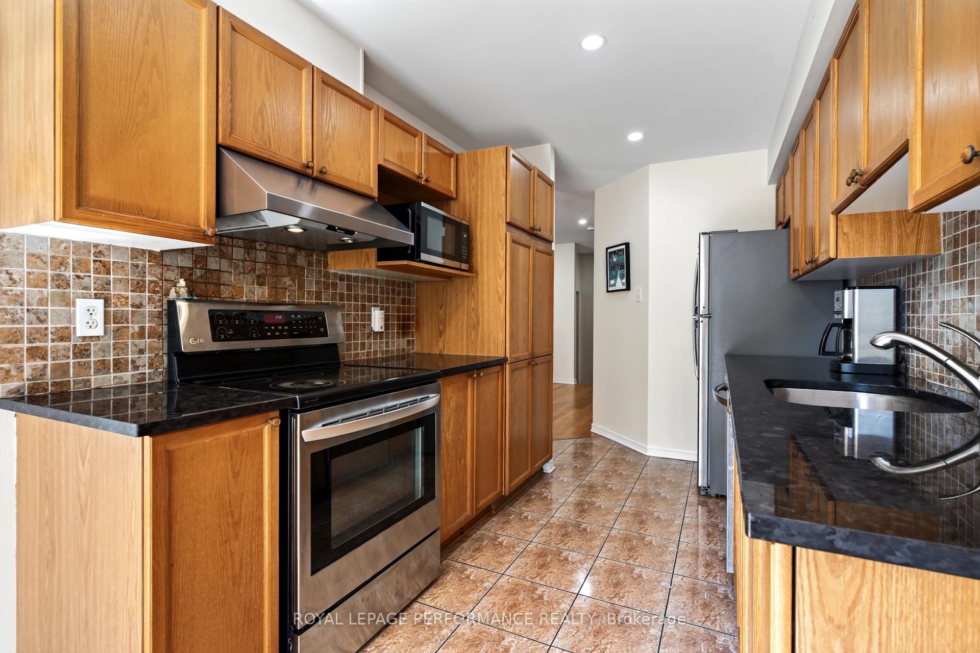 Photo 12 of 172 Carwood Circle, Ottawa, Carson Meadows — HOMEH