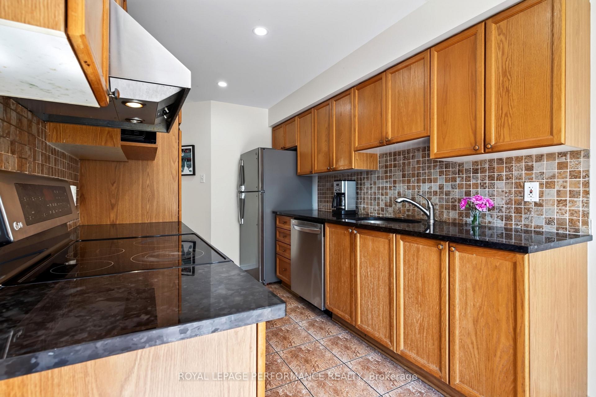 Photo 13 of 172 Carwood Circle, Ottawa, Carson Meadows — HOMEH