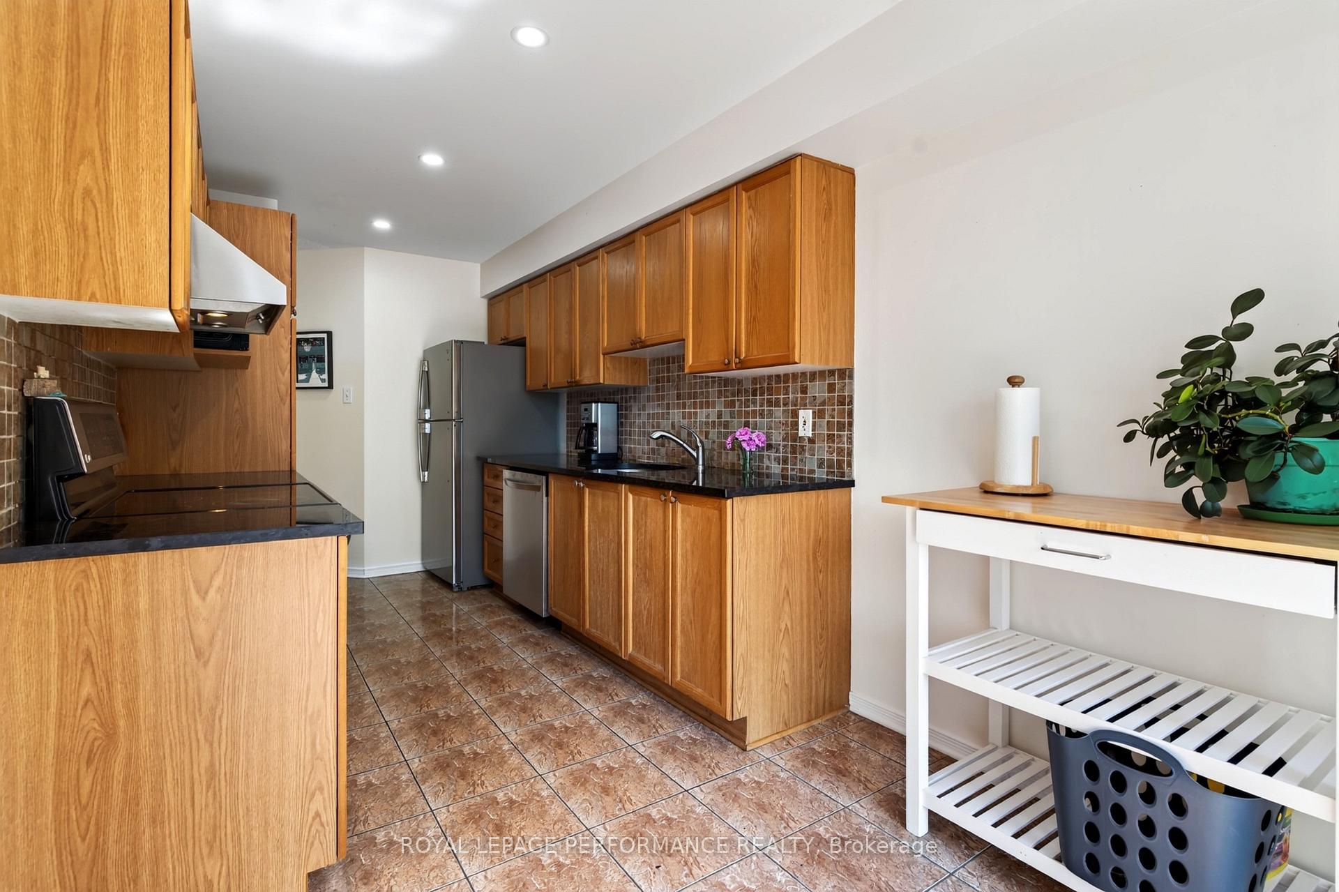 Photo 14 of 172 Carwood Circle, Ottawa, Carson Meadows — HOMEH