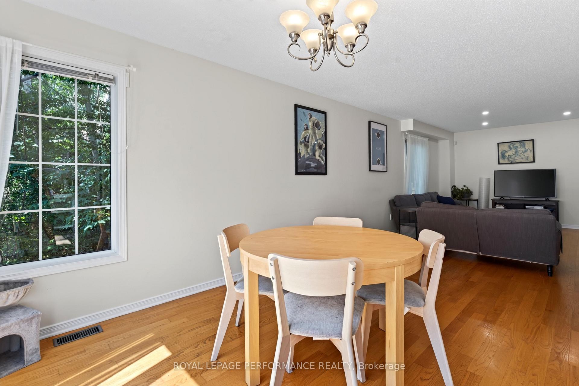 Photo 19 of 172 Carwood Circle, Ottawa, Carson Meadows — HOMEH