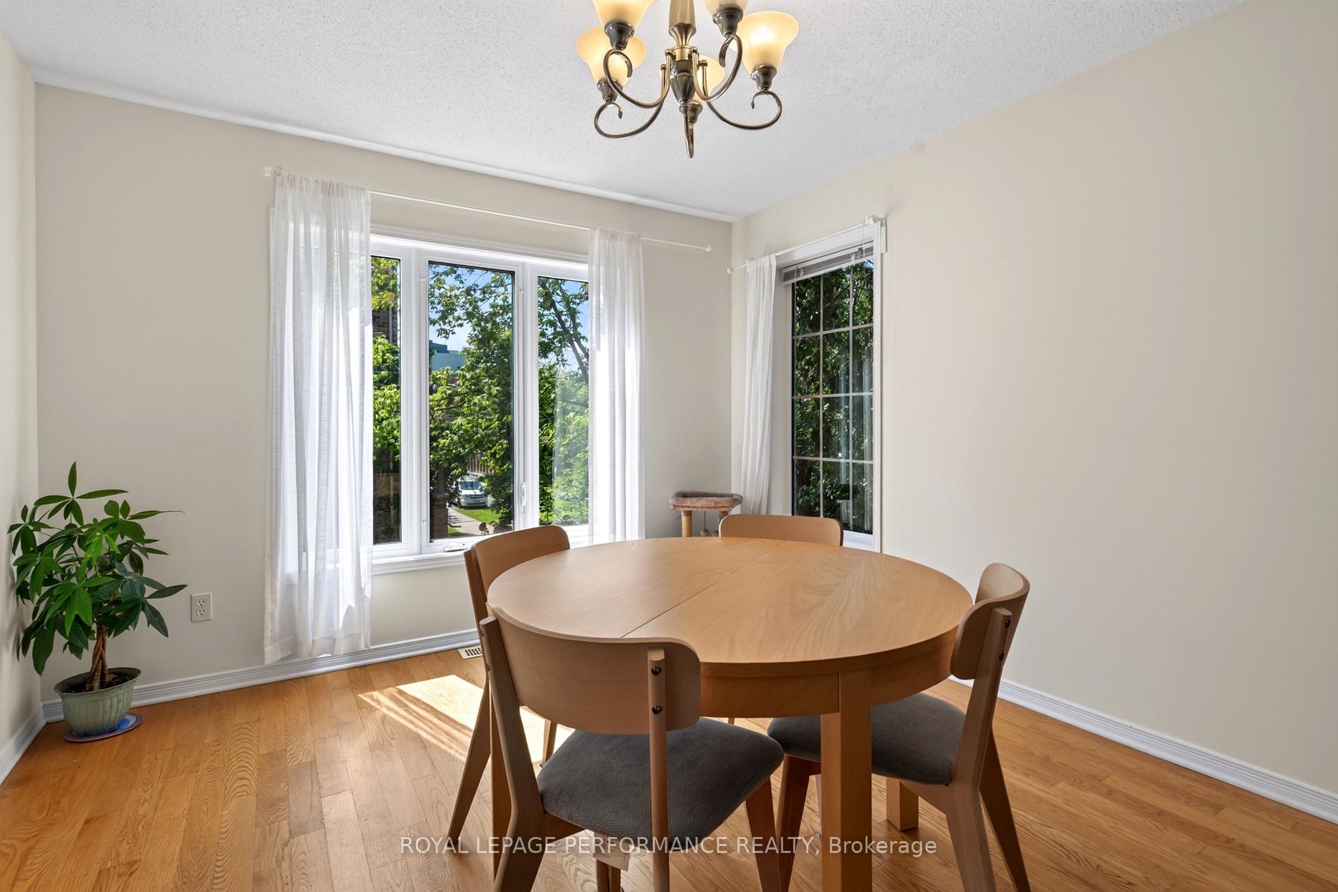 Photo 20 of 172 Carwood Circle, Ottawa, Carson Meadows — HOMEH