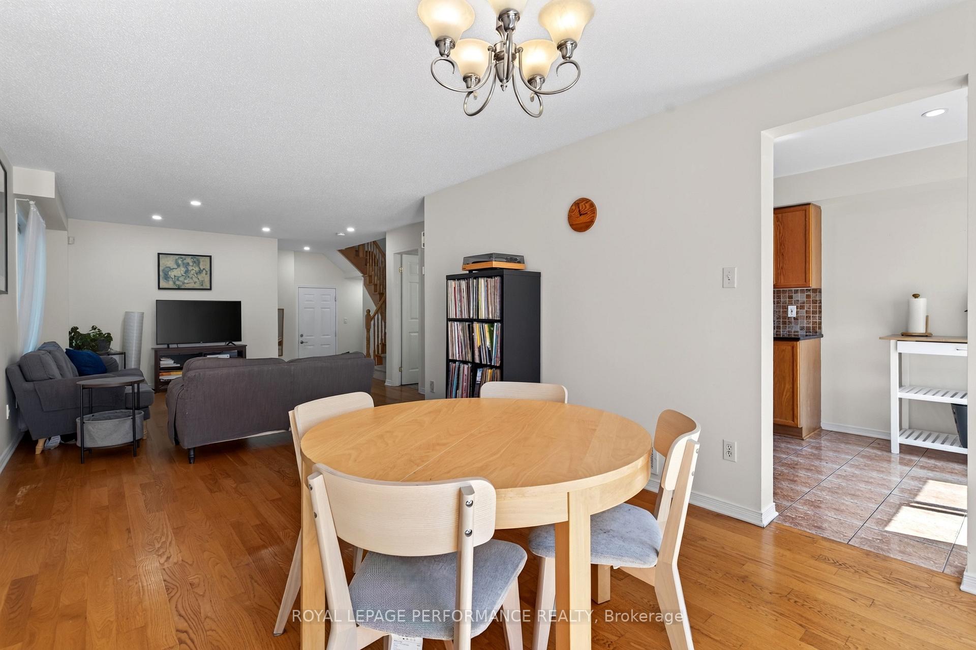 Photo 22 of 172 Carwood Circle, Ottawa, Carson Meadows — HOMEH