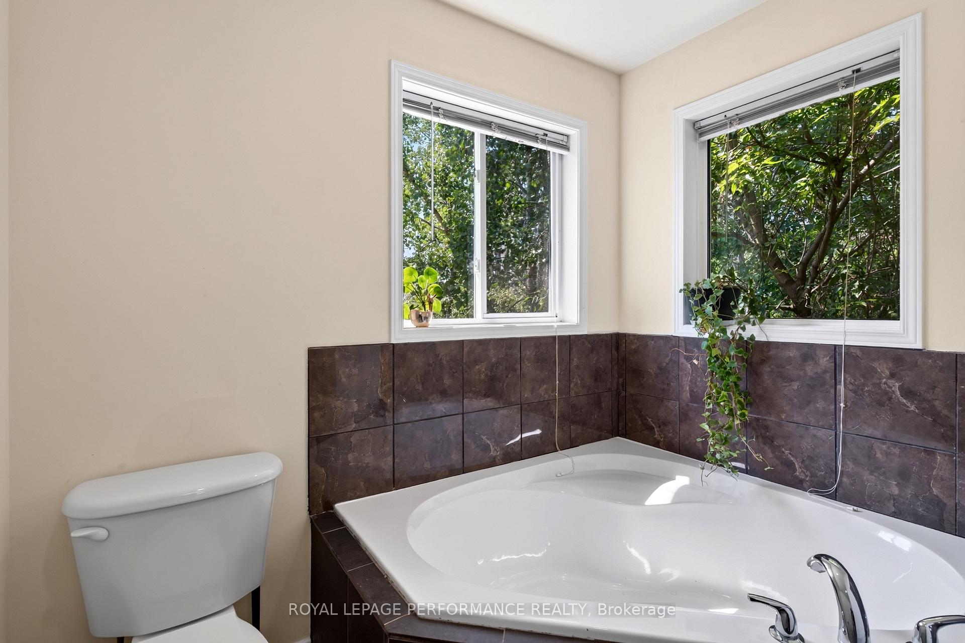 Photo 31 of 172 Carwood Circle, Ottawa, Carson Meadows — HOMEH