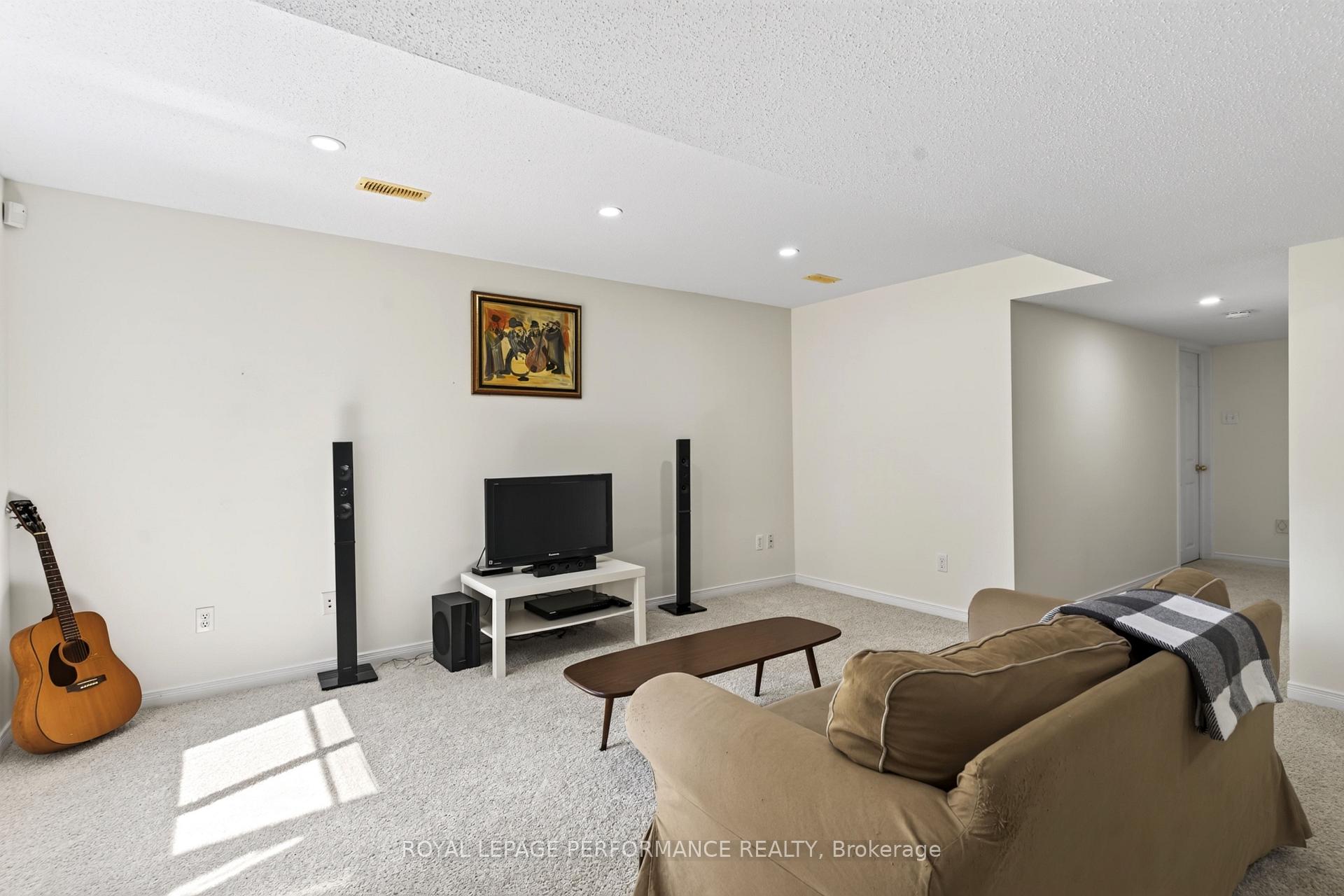Photo 38 of 172 Carwood Circle, Ottawa, Carson Meadows — HOMEH