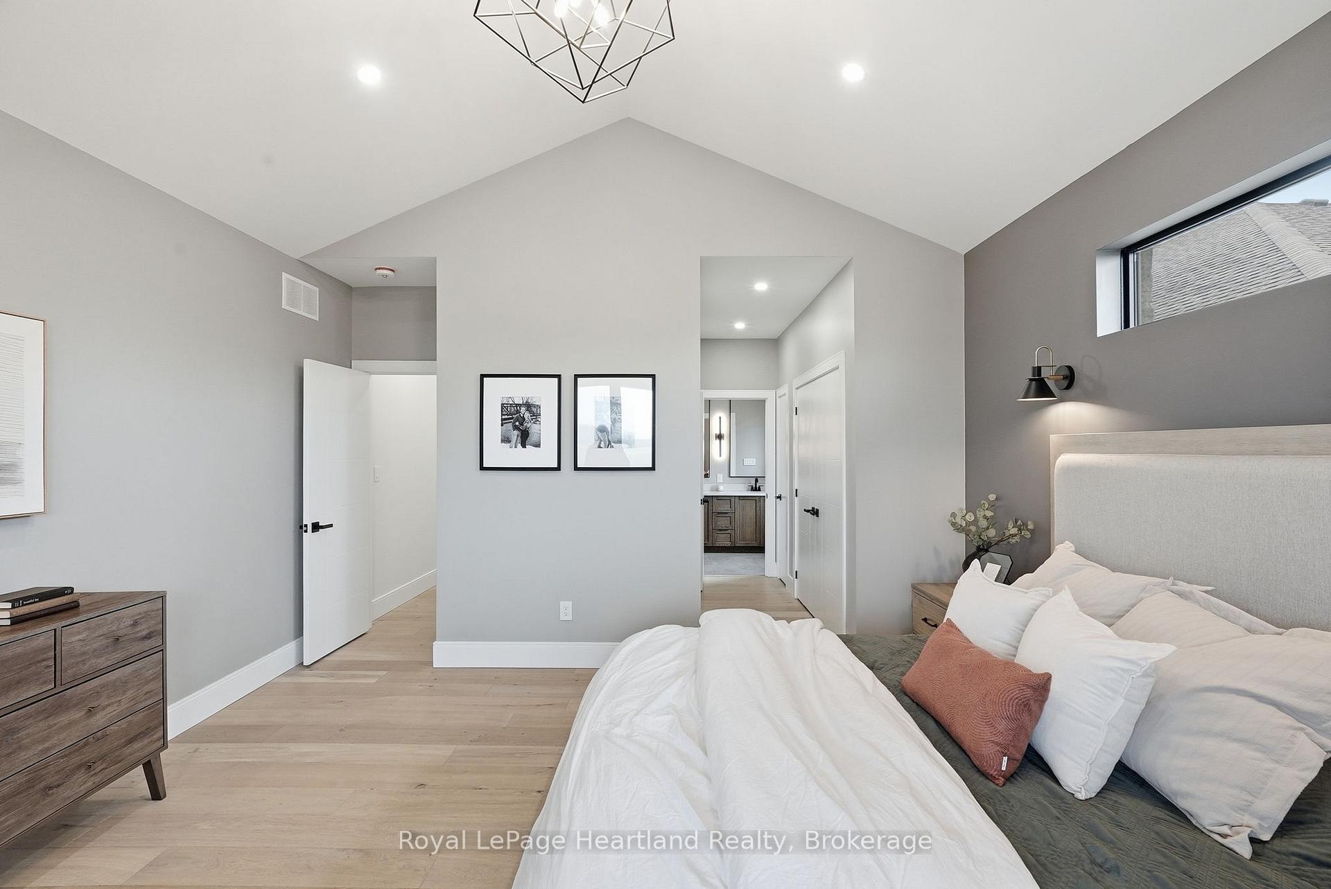 Photo 26 of 16 Minto Street S, Minto — HOMEH