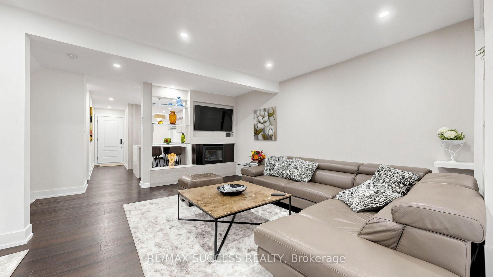Photo 12 of Unit 66, 1200 Walden Circle, Mississauga, Clarkson — HOMEH