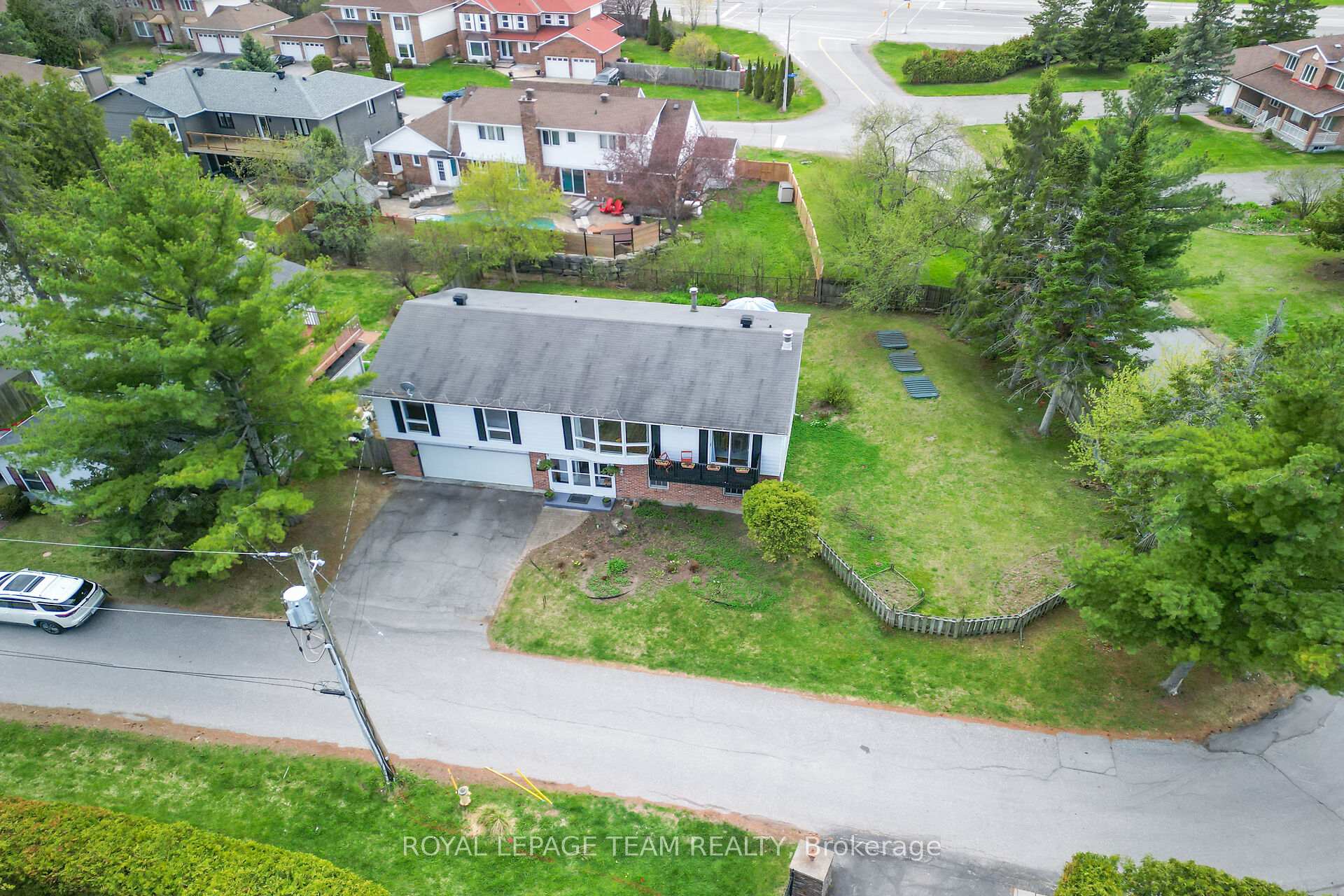 Photo 6 of 136 James Cummings Avenue, Ottawa, Crystal Bay/Rocky Point — HOMEH