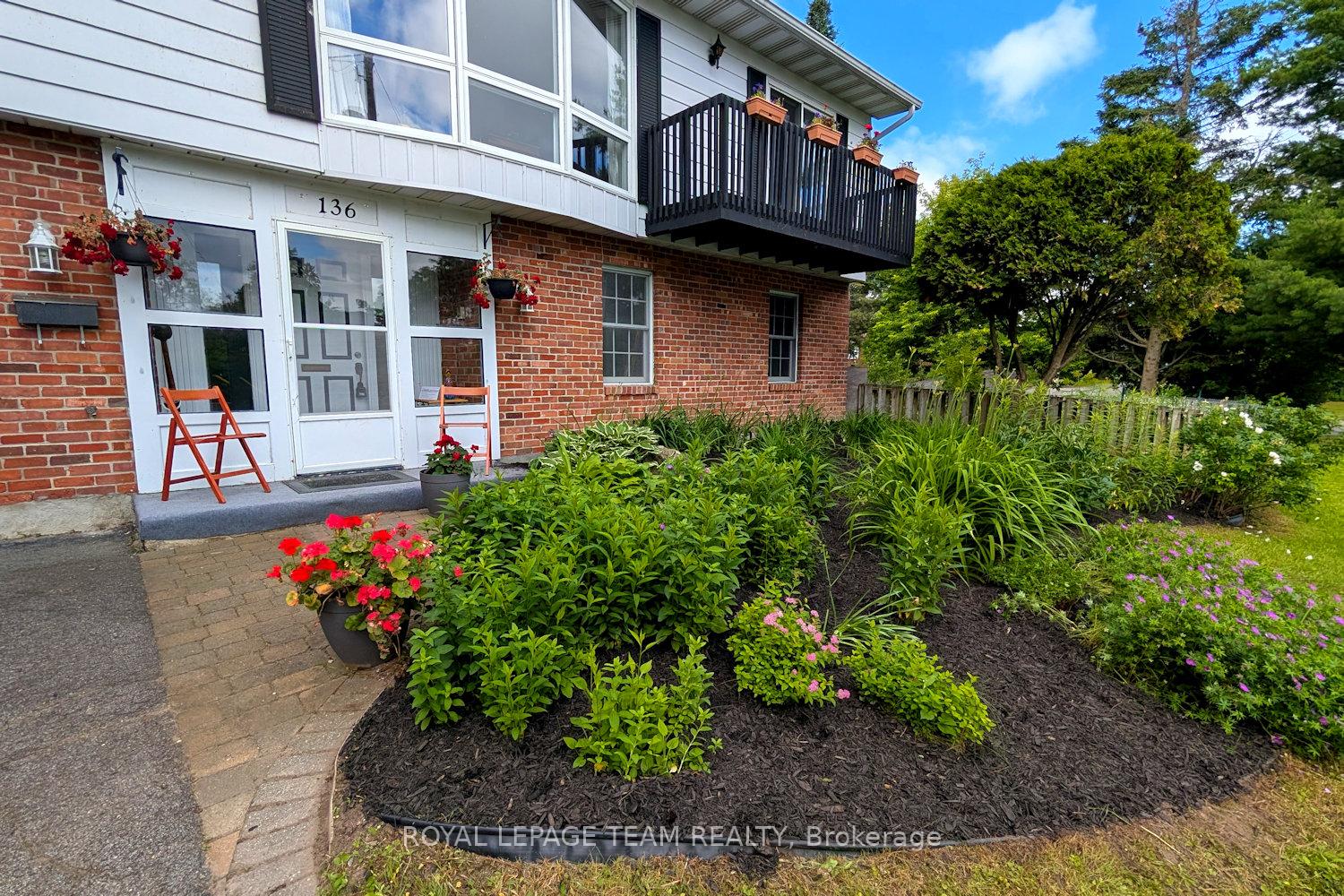 Photo 7 of 136 James Cummings Avenue, Ottawa, Crystal Bay/Rocky Point — HOMEH