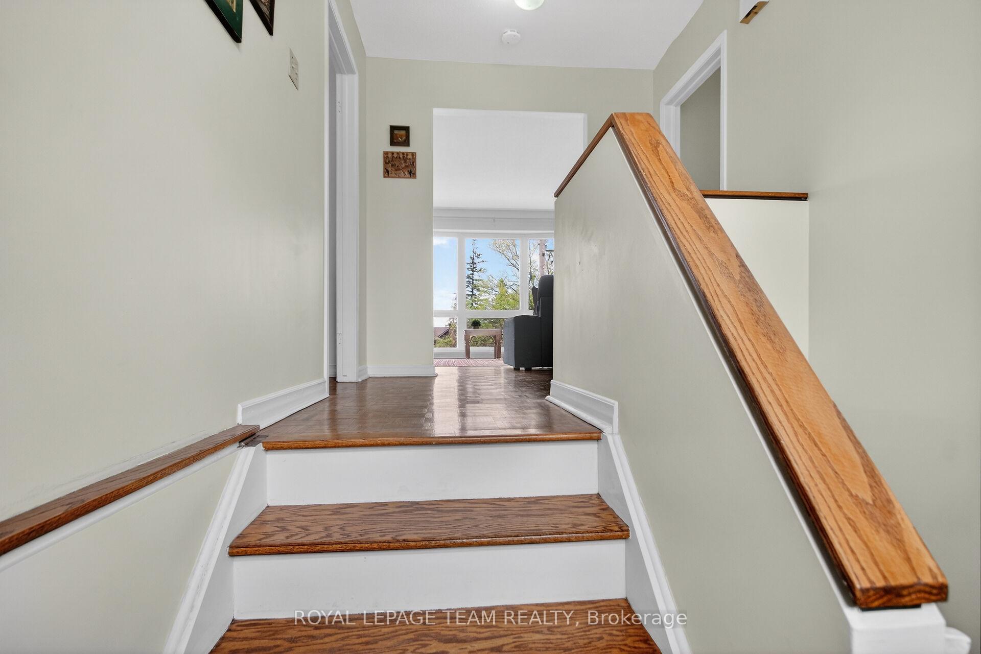 Photo 10 of 136 James Cummings Avenue, Ottawa, Crystal Bay/Rocky Point — HOMEH