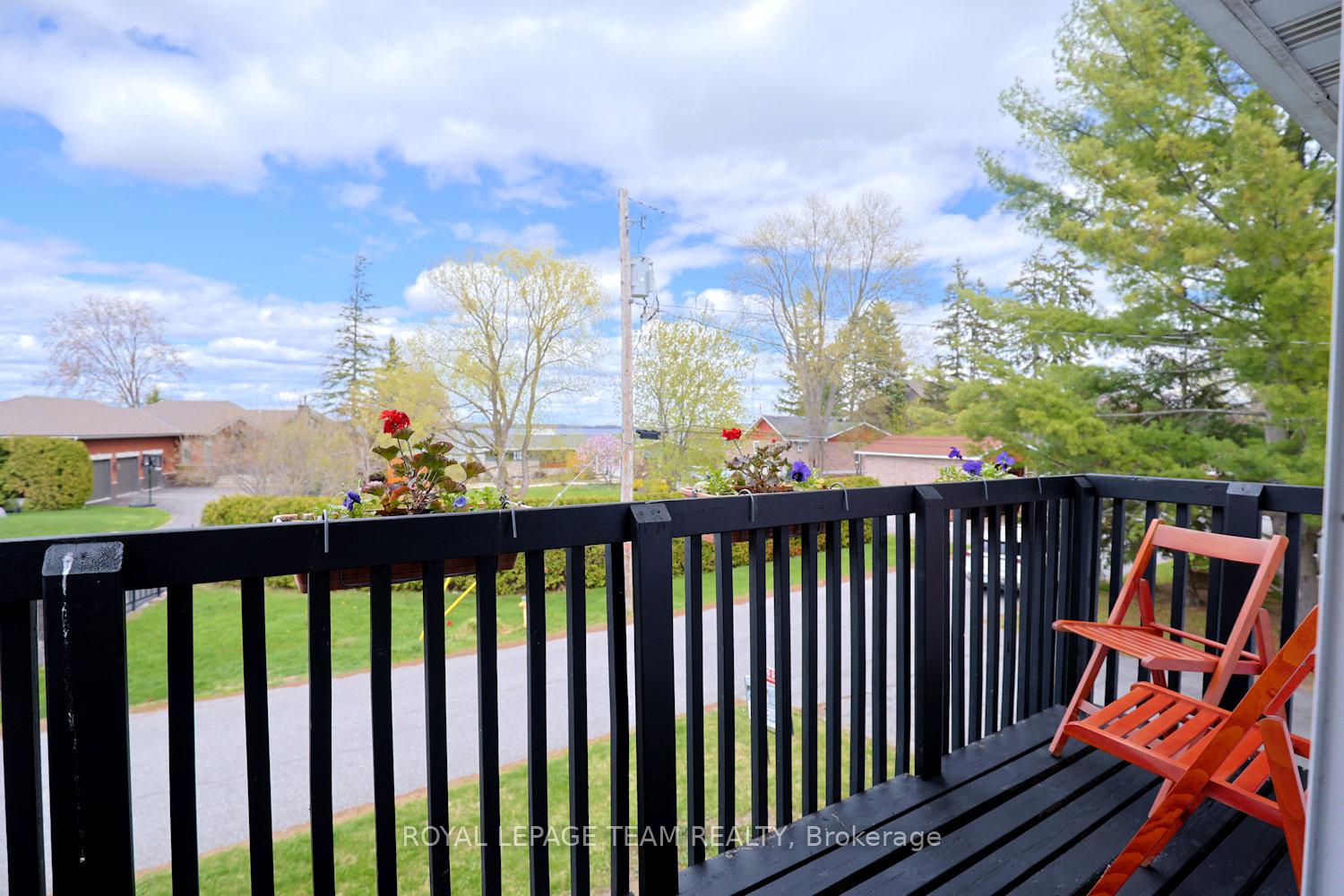 Photo 13 of 136 James Cummings Avenue, Ottawa, Crystal Bay/Rocky Point — HOMEH