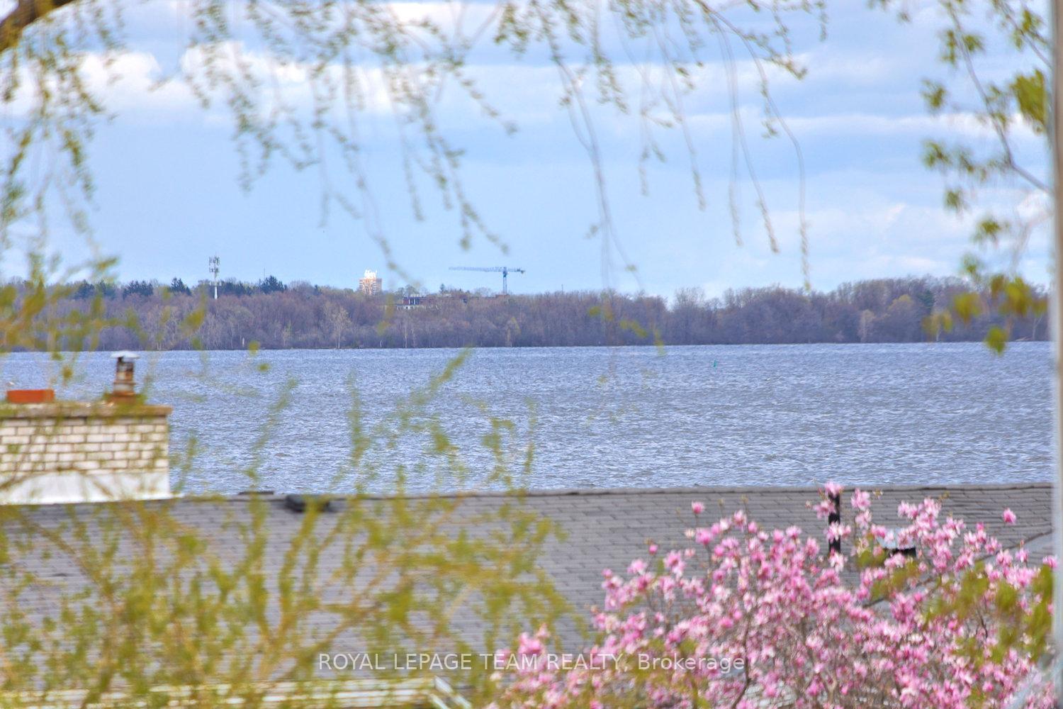 Photo 14 of 136 James Cummings Avenue, Ottawa, Crystal Bay/Rocky Point — HOMEH