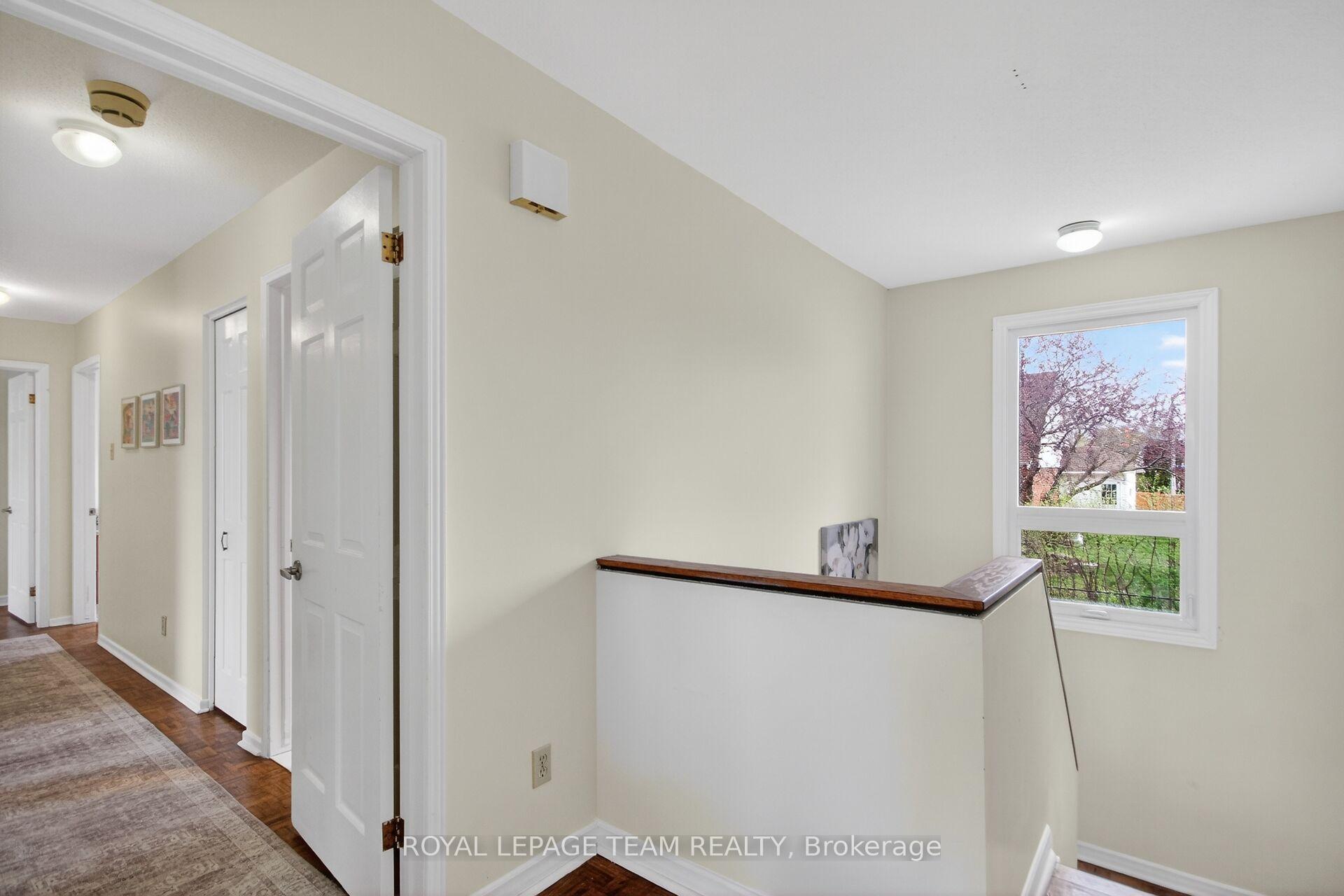 Photo 21 of 136 James Cummings Avenue, Ottawa, Crystal Bay/Rocky Point — HOMEH