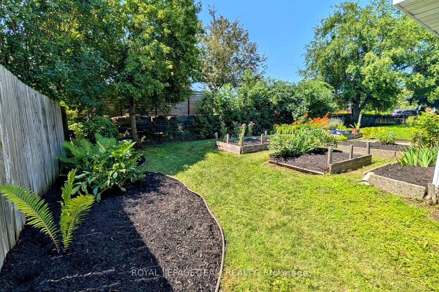 Photo 39 of 136 James Cummings Avenue, Ottawa, Crystal Bay/Rocky Point — HOMEH