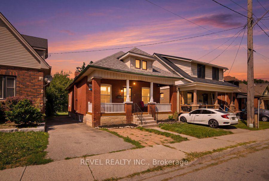 Photo 2 of 104 Mary Street, Brantford, Victoria/Arthur — HOMEH