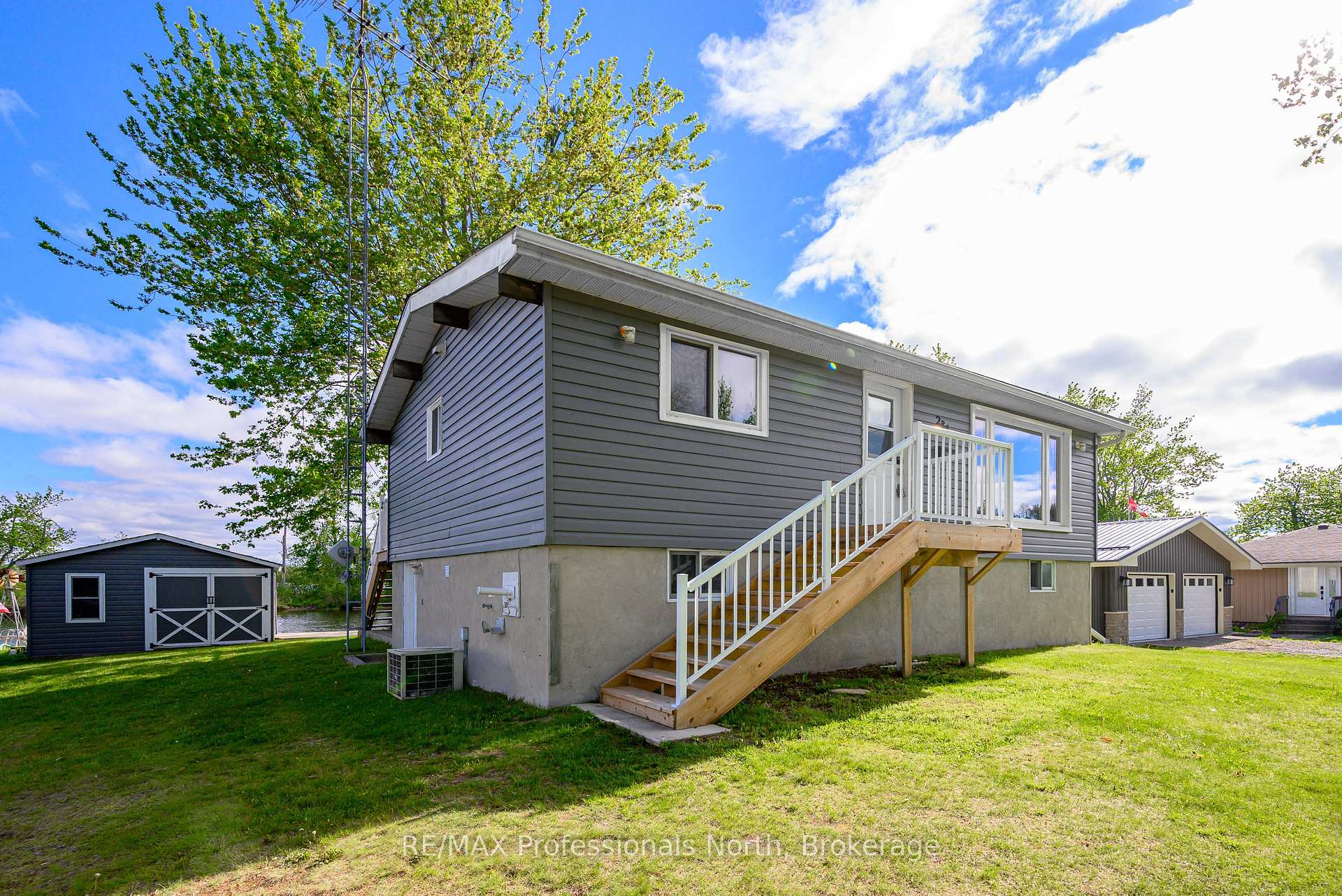 Photo 4 of 284 Moorings Drive, Kawartha Lakes, Somerville — HOMEH