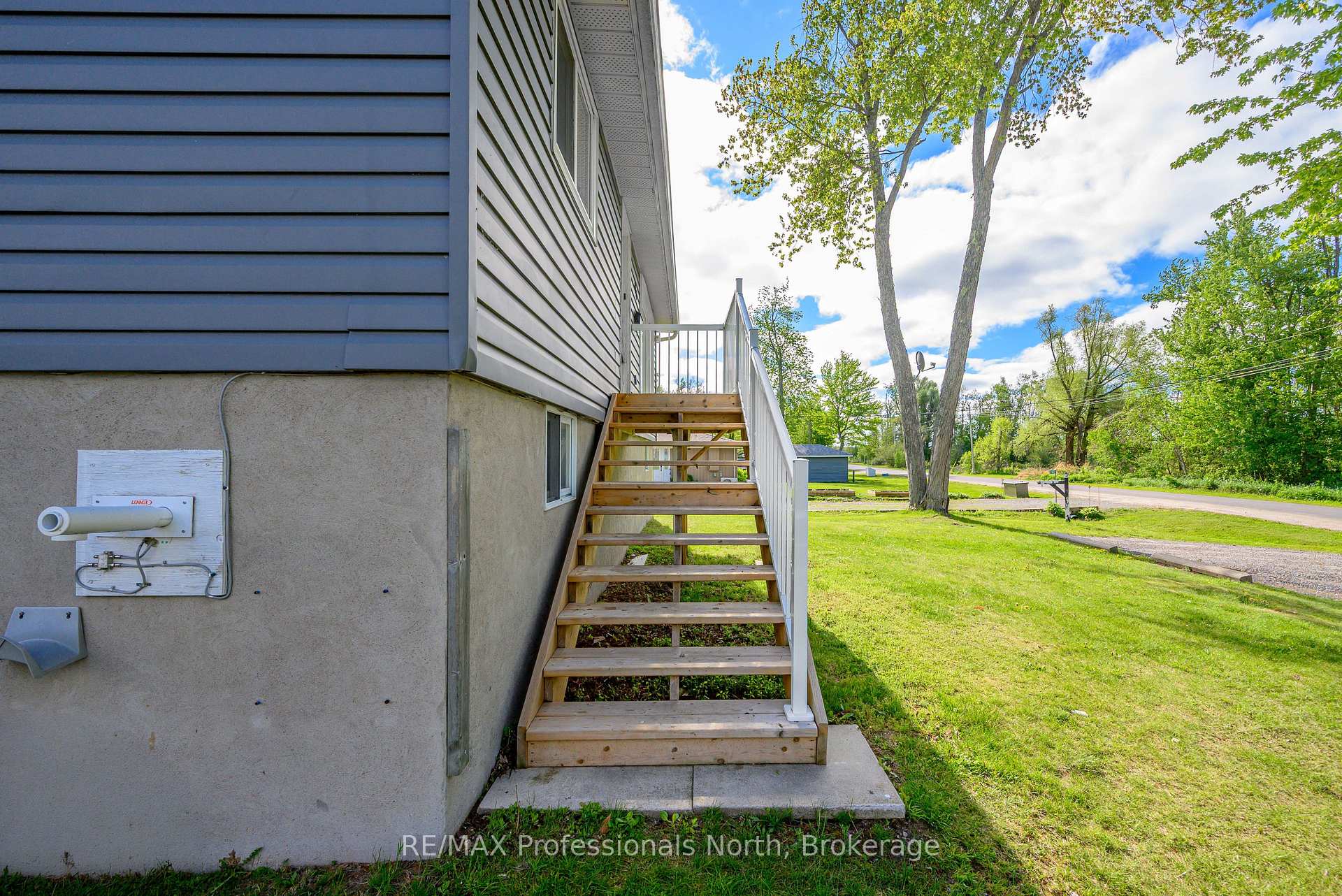 Photo 8 of 284 Moorings Drive, Kawartha Lakes, Somerville — HOMEH