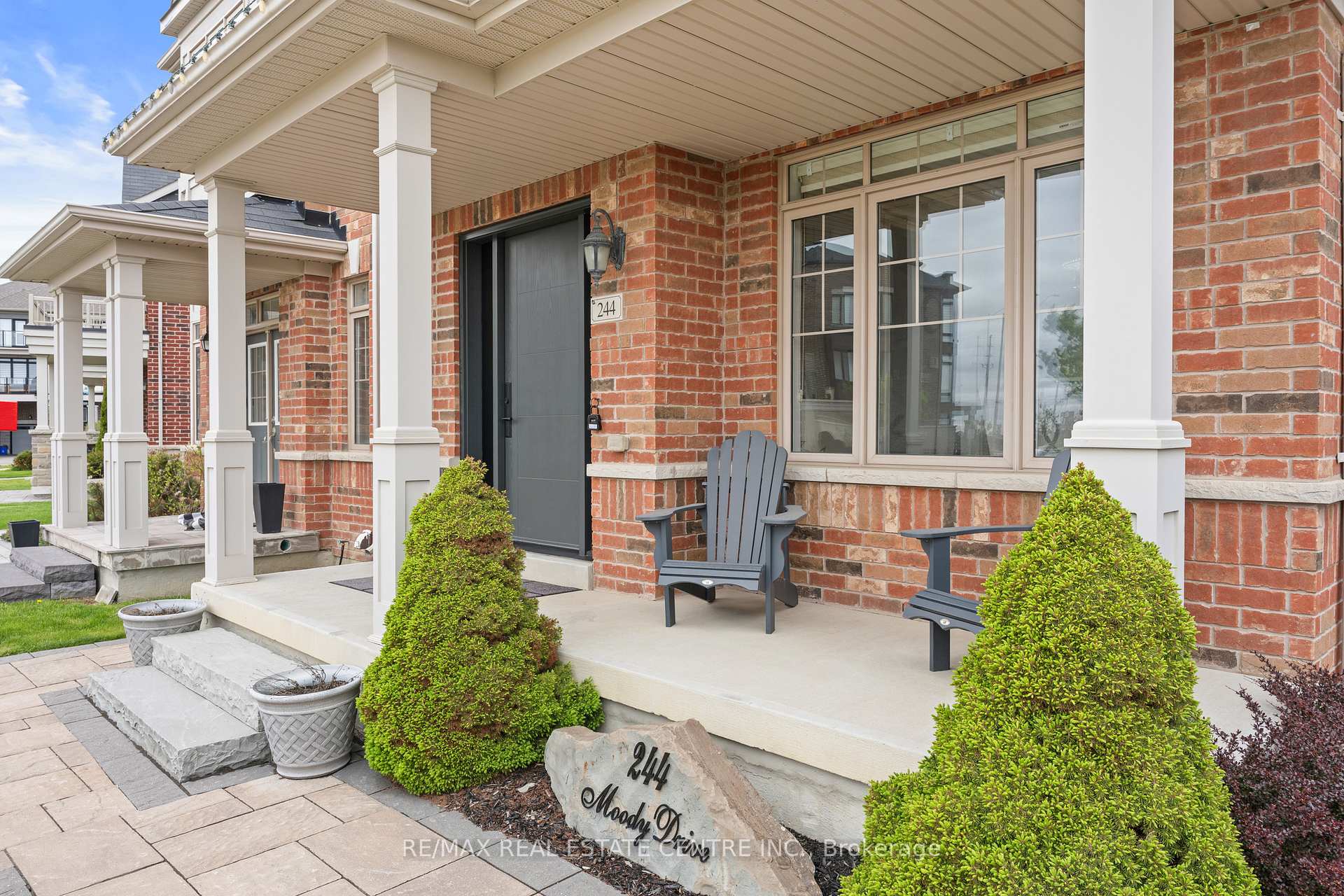 Photo 2 of 244 Moody Drive, Vaughan, Kleinburg — HOMEH