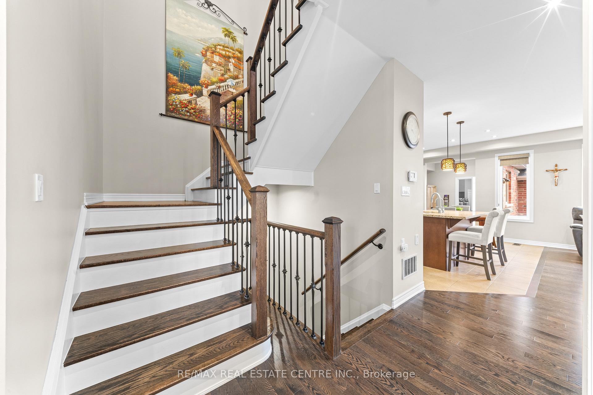 Photo 6 of 244 Moody Drive, Vaughan, Kleinburg — HOMEH