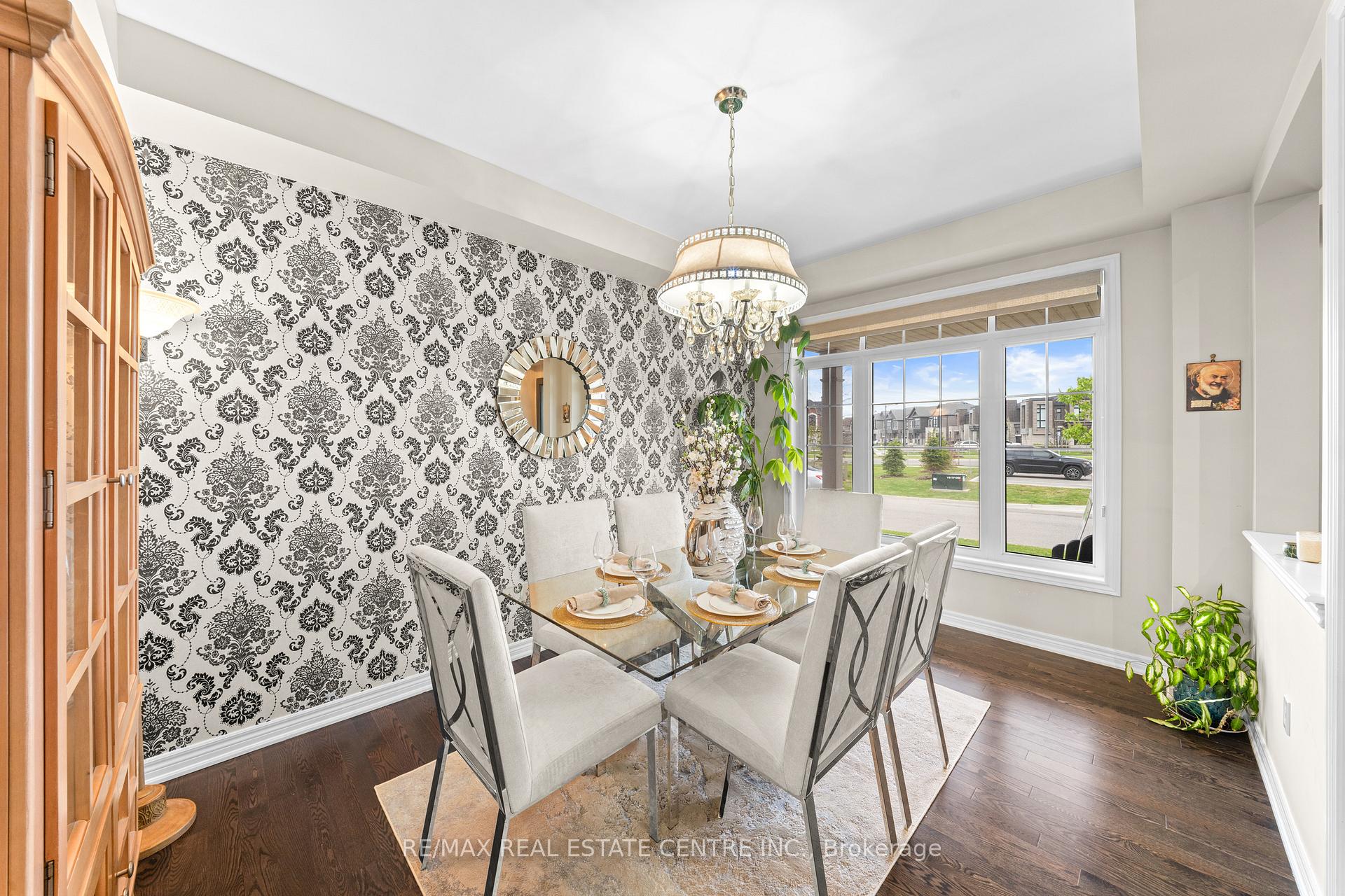 Photo 8 of 244 Moody Drive, Vaughan, Kleinburg — HOMEH