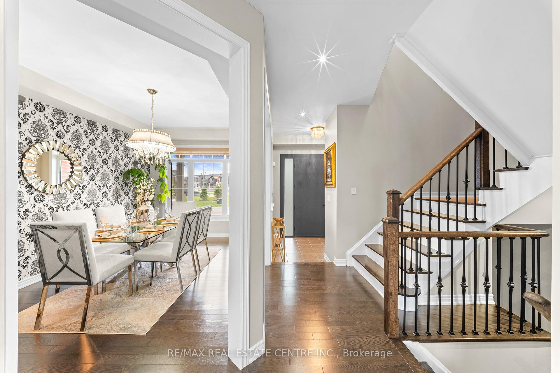 Photo 10 of 244 Moody Drive, Vaughan, Kleinburg — HOMEH