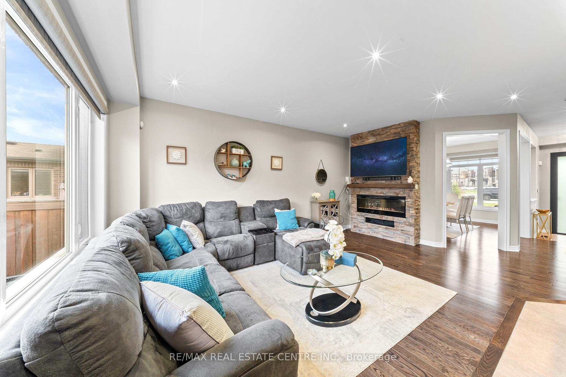 Photo 14 of 244 Moody Drive, Vaughan, Kleinburg — HOMEH
