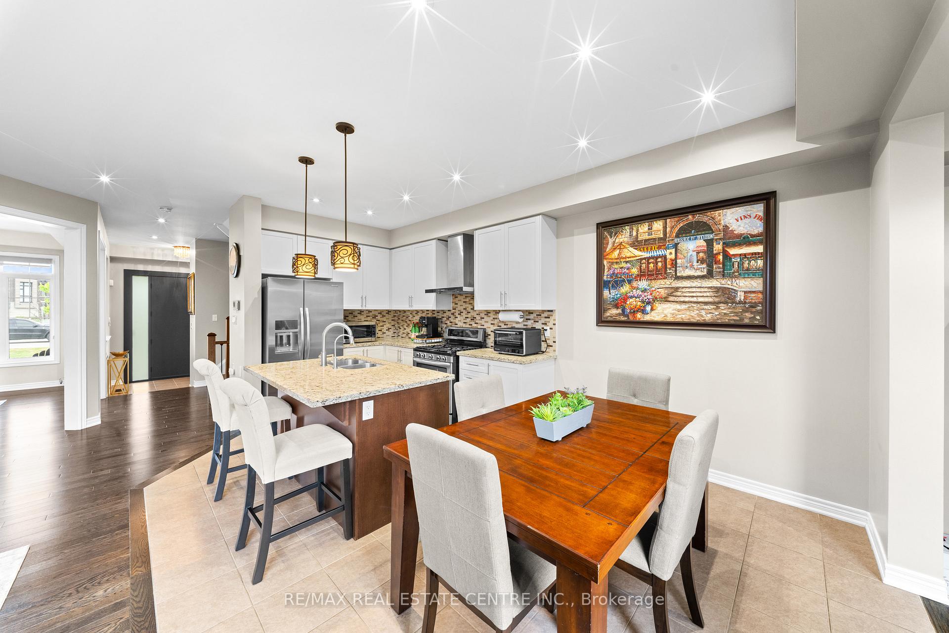 Photo 17 of 244 Moody Drive, Vaughan, Kleinburg — HOMEH