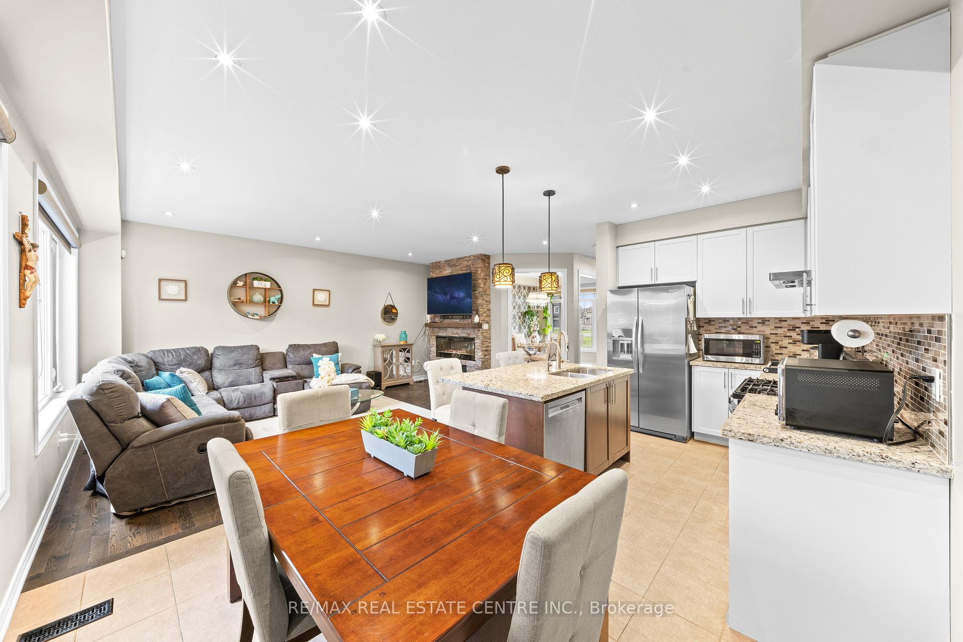 Photo 18 of 244 Moody Drive, Vaughan, Kleinburg — HOMEH