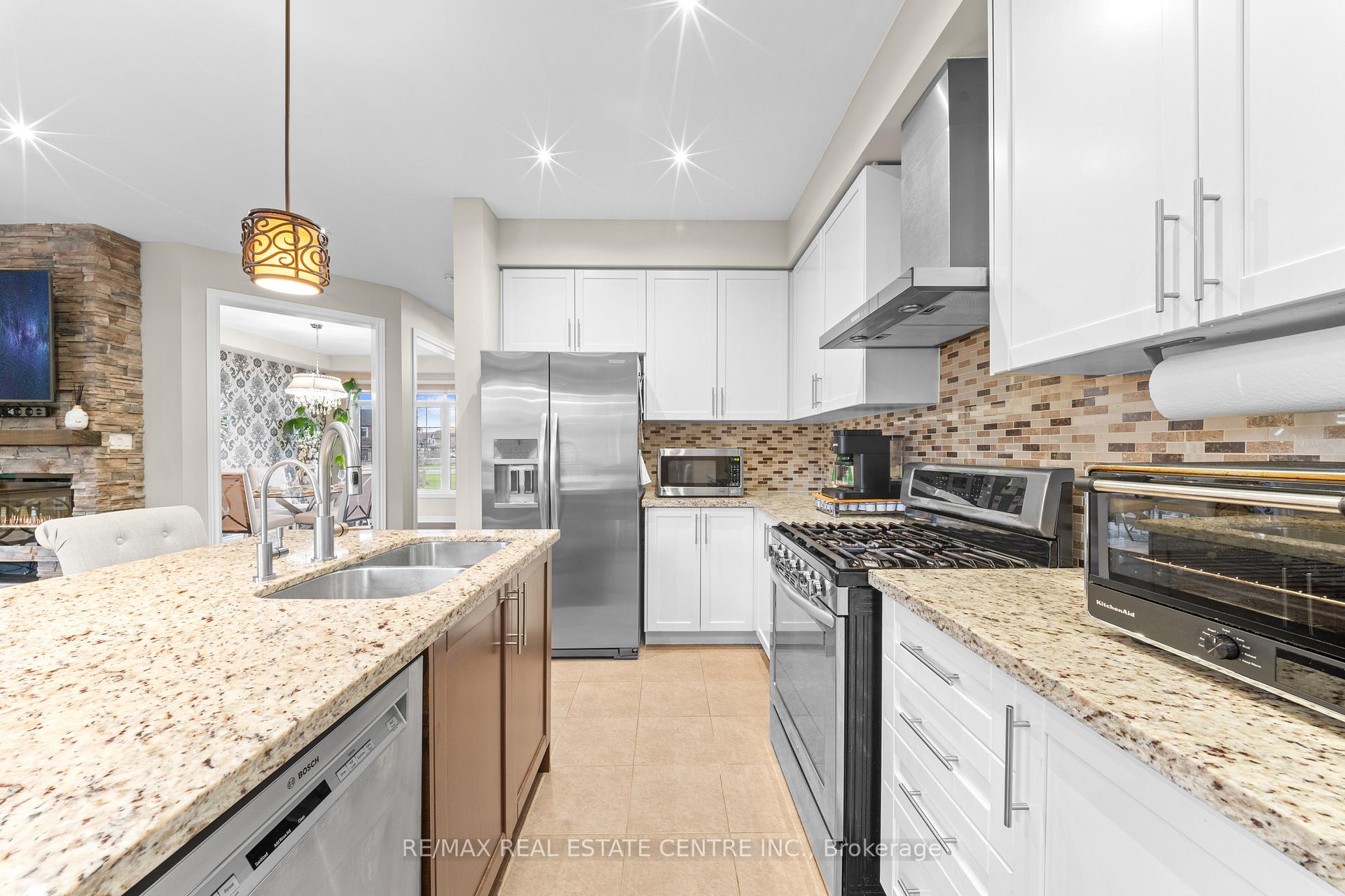 Photo 19 of 244 Moody Drive, Vaughan, Kleinburg — HOMEH