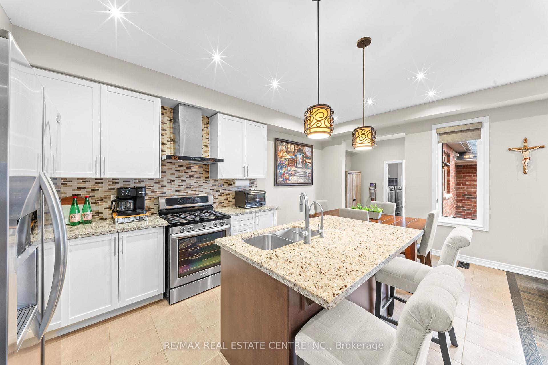 Photo 21 of 244 Moody Drive, Vaughan, Kleinburg — HOMEH